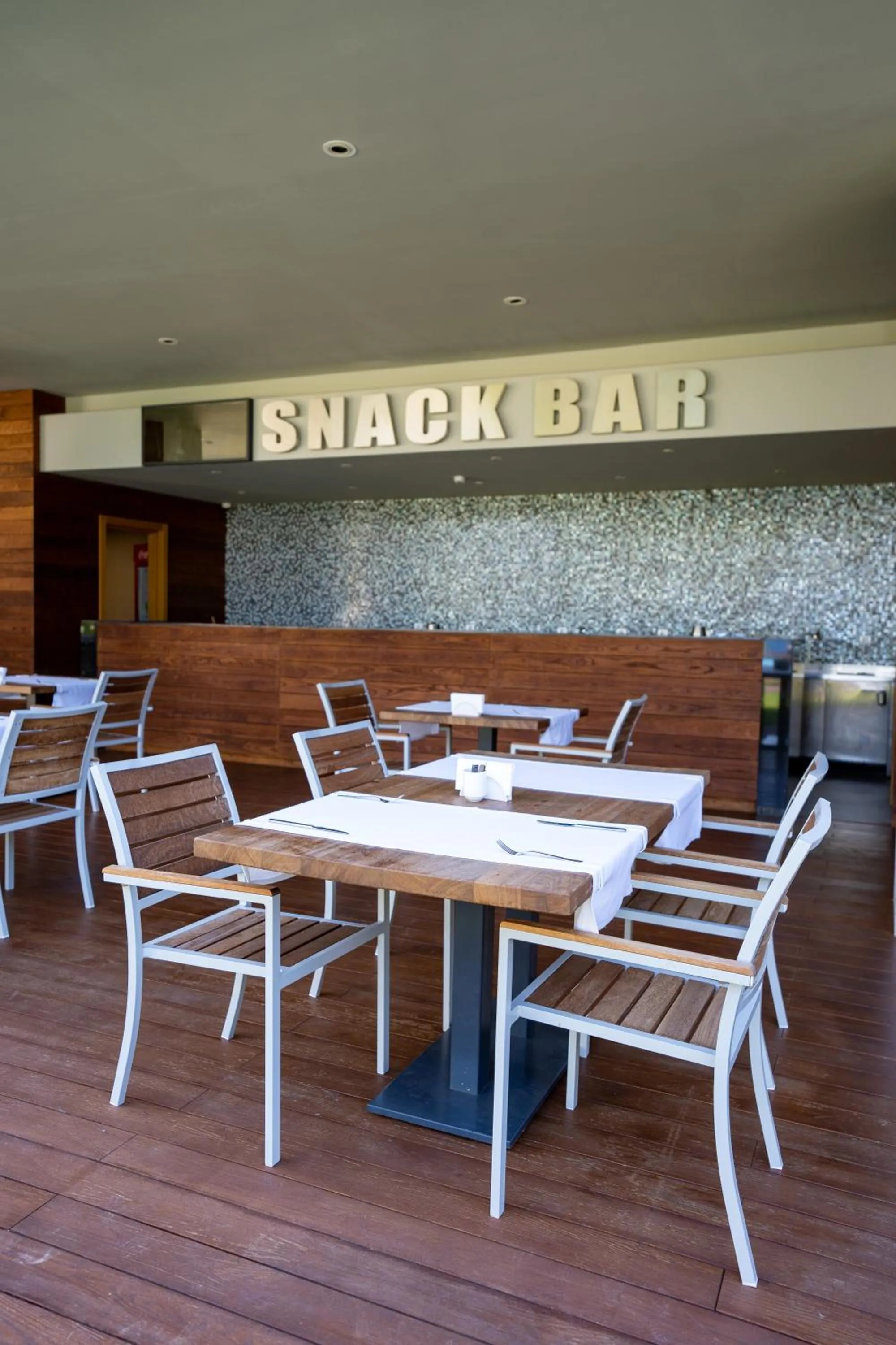 Restaurant/places to eat in ON'LIVE HOTEL