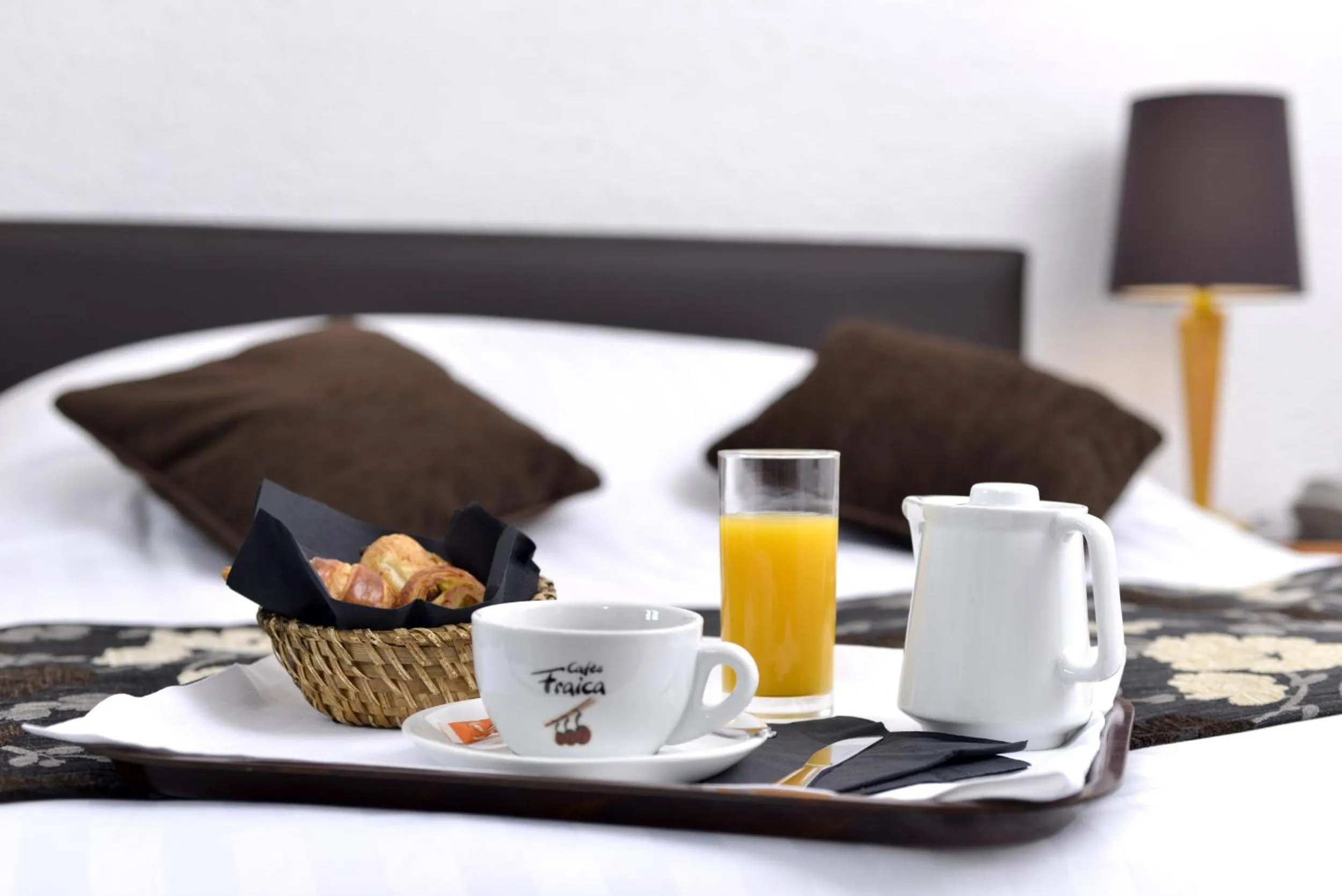 Food, Bed in Hôtel d’Angleterre Grenoble Hyper-Centre