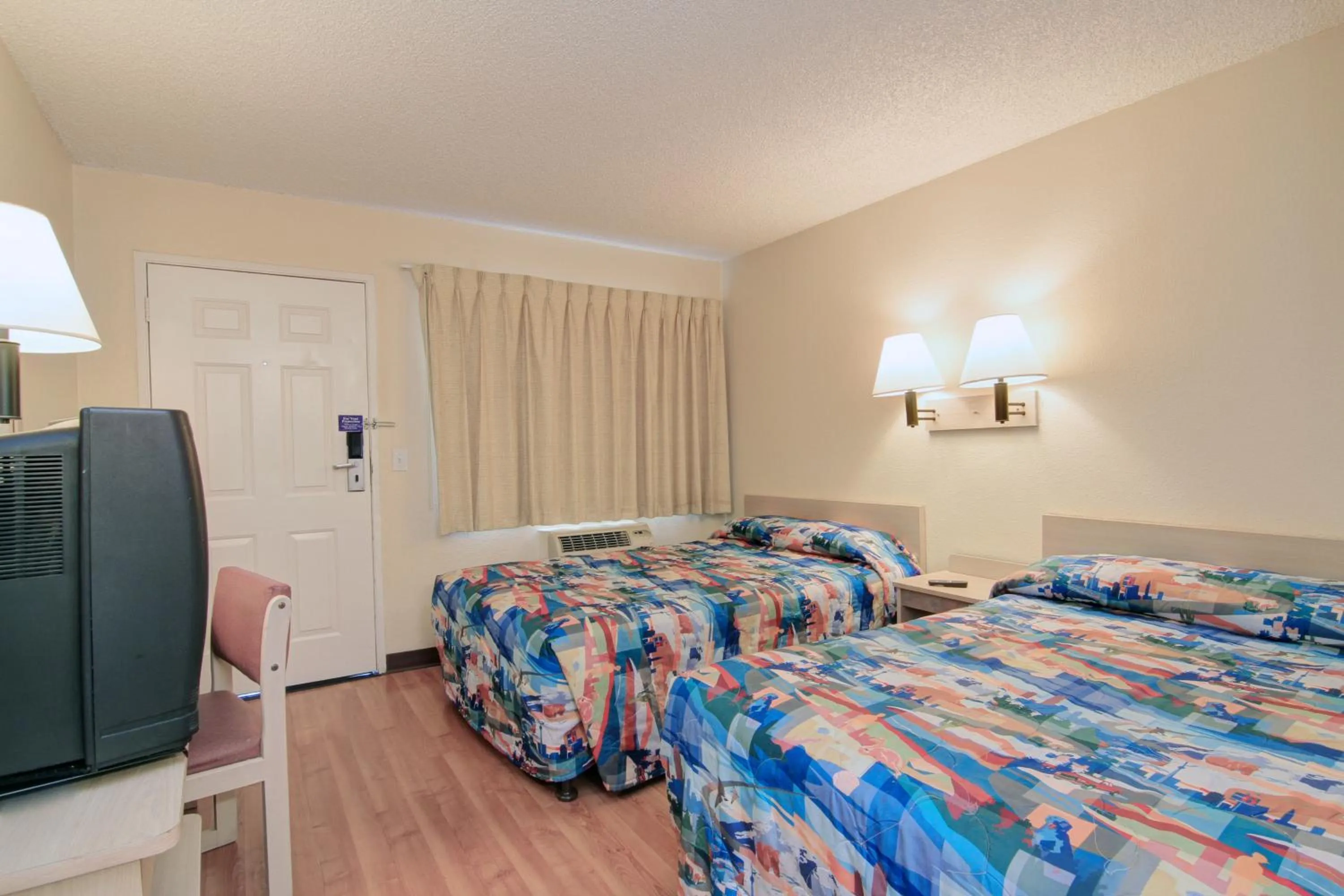 Photo of the whole room, Bed in Motel 6-Tempe, AZ - Broadway - ASU