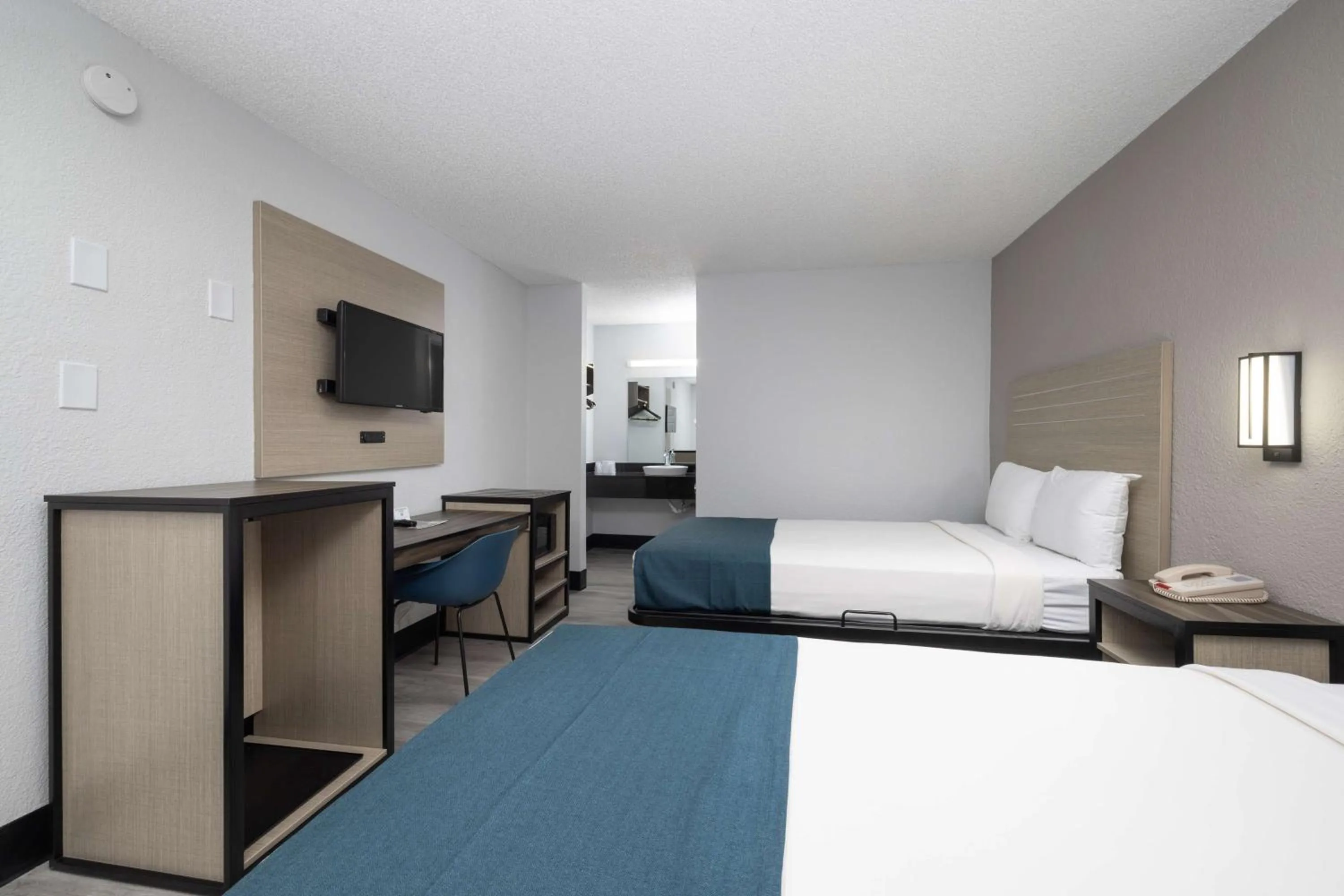 Other, Bed in Motel 6-Tempe, AZ - Broadway - ASU