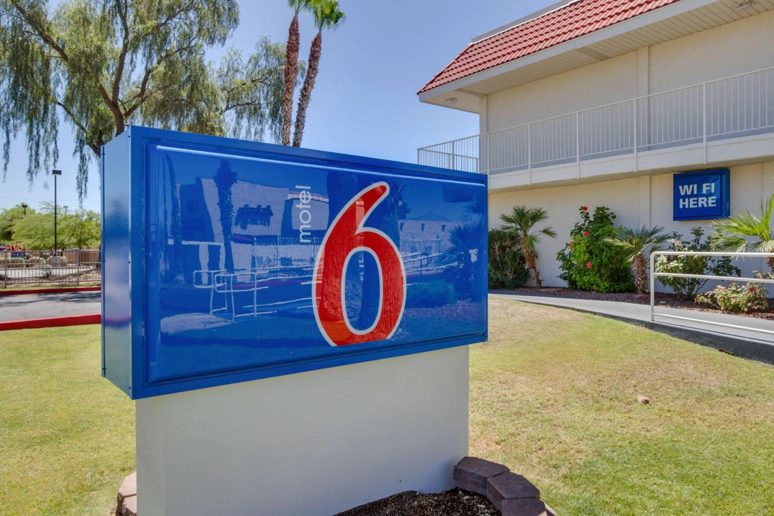 Property building in Motel 6-Tempe, AZ - Broadway - ASU