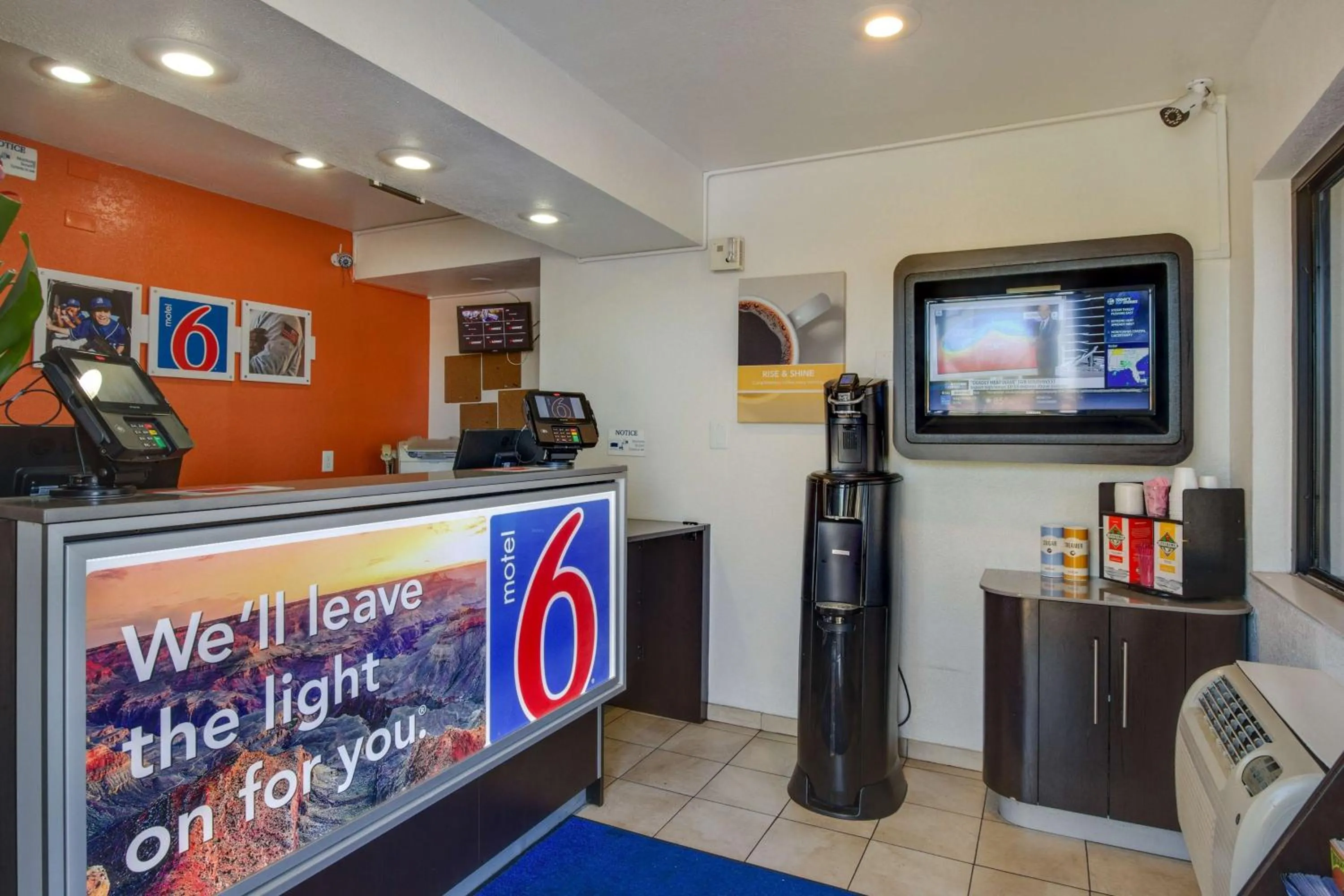 Lobby or reception in Motel 6-Tempe, AZ - Broadway - ASU