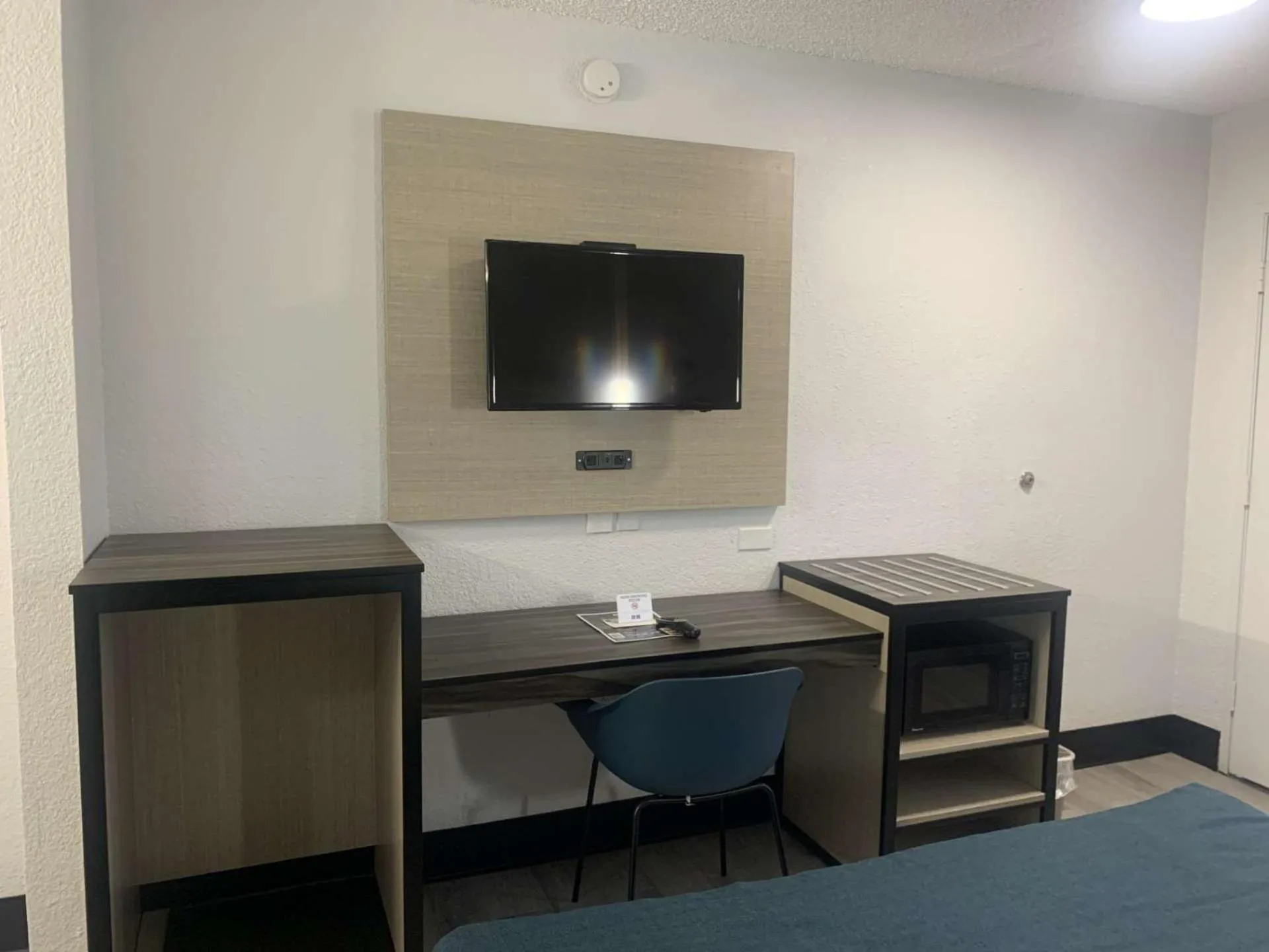 Bedroom in Motel 6-Tempe, AZ - Broadway - ASU