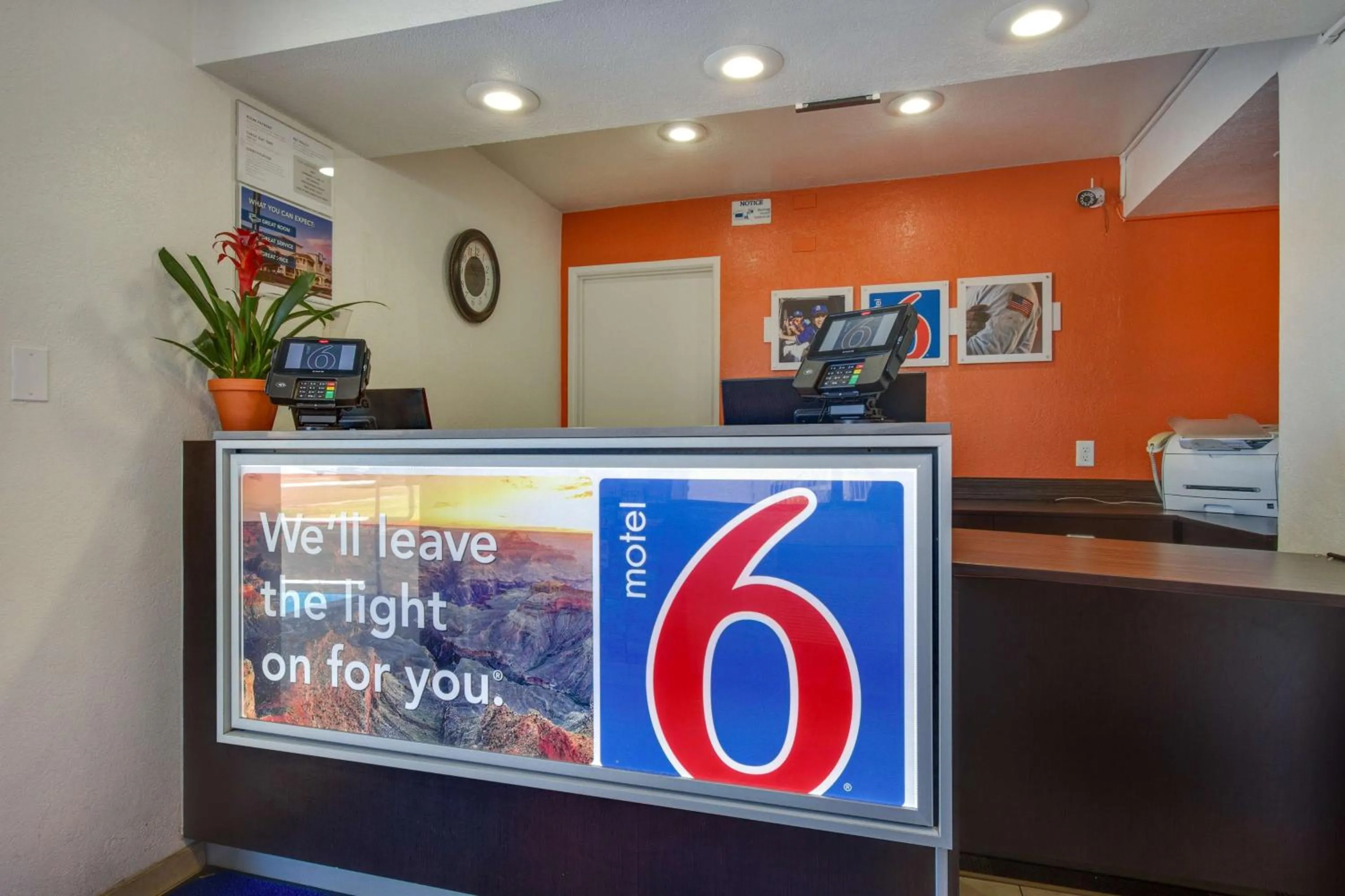 Lobby or reception in Motel 6-Tempe, AZ - Broadway - ASU