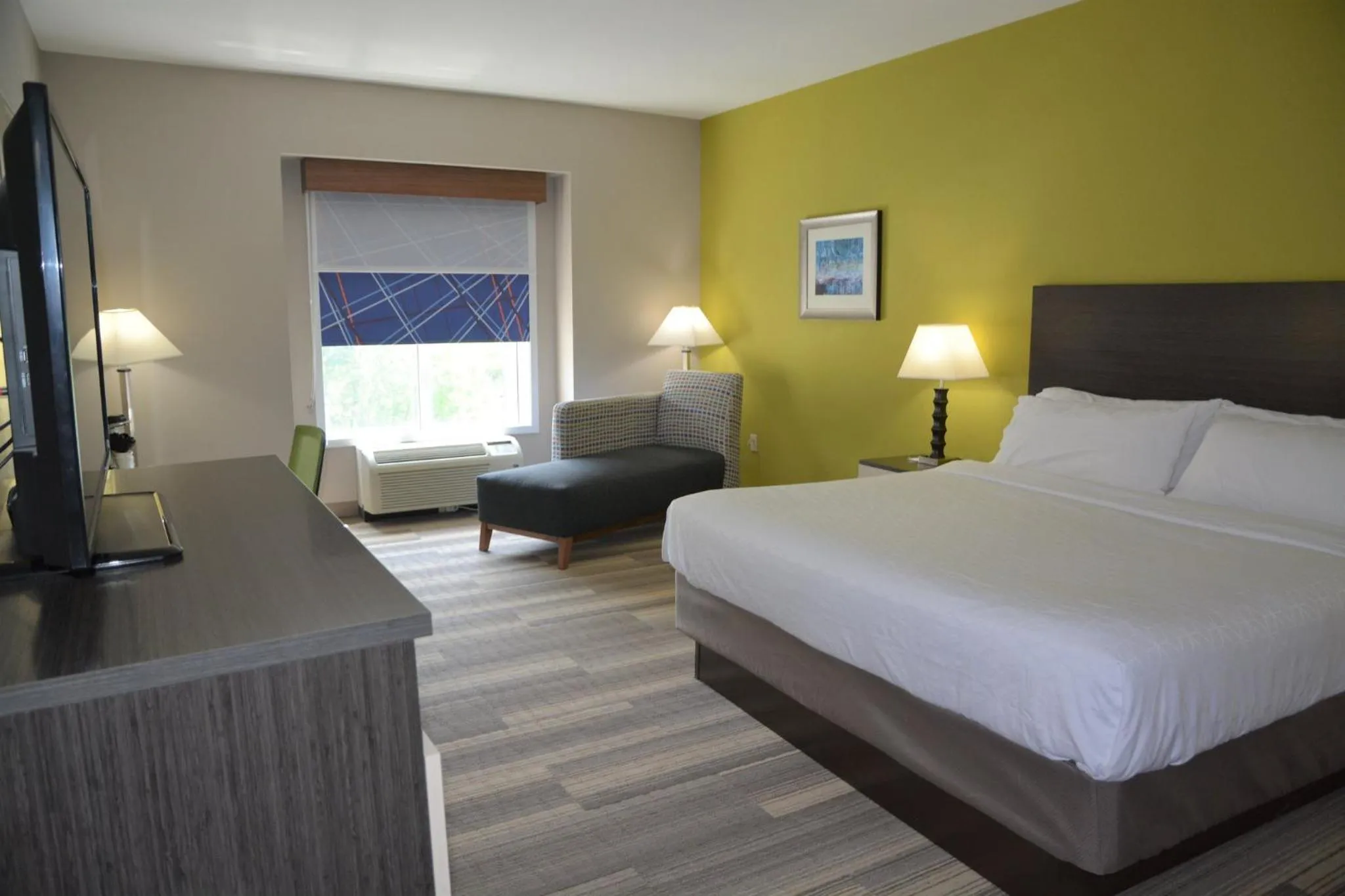 Photo of the whole room, Bed in Holiday Inn Express & Suites Caryville by IHG