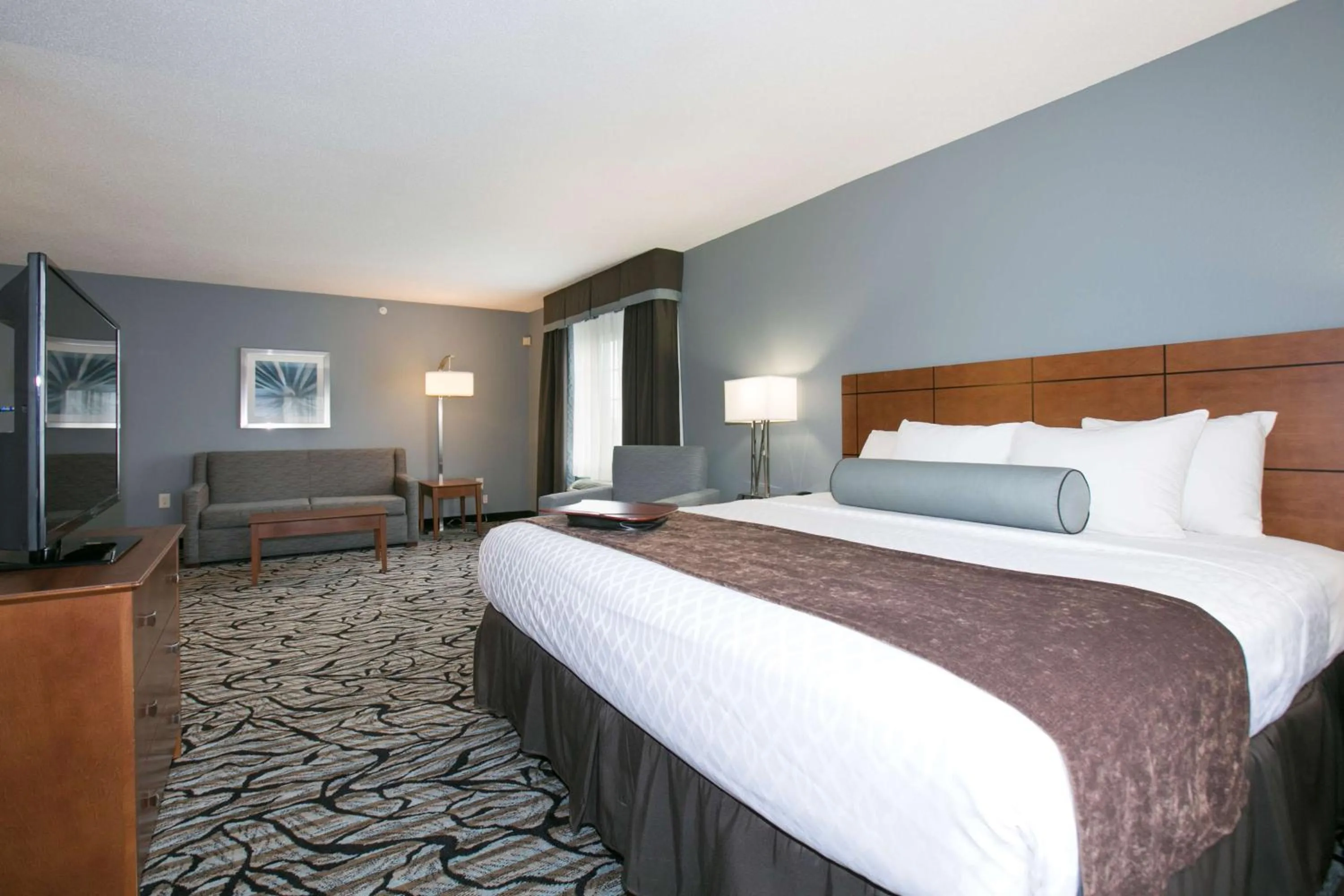 Photo of the whole room, Bed in Best Western Plus Blaine at the National Sports Center