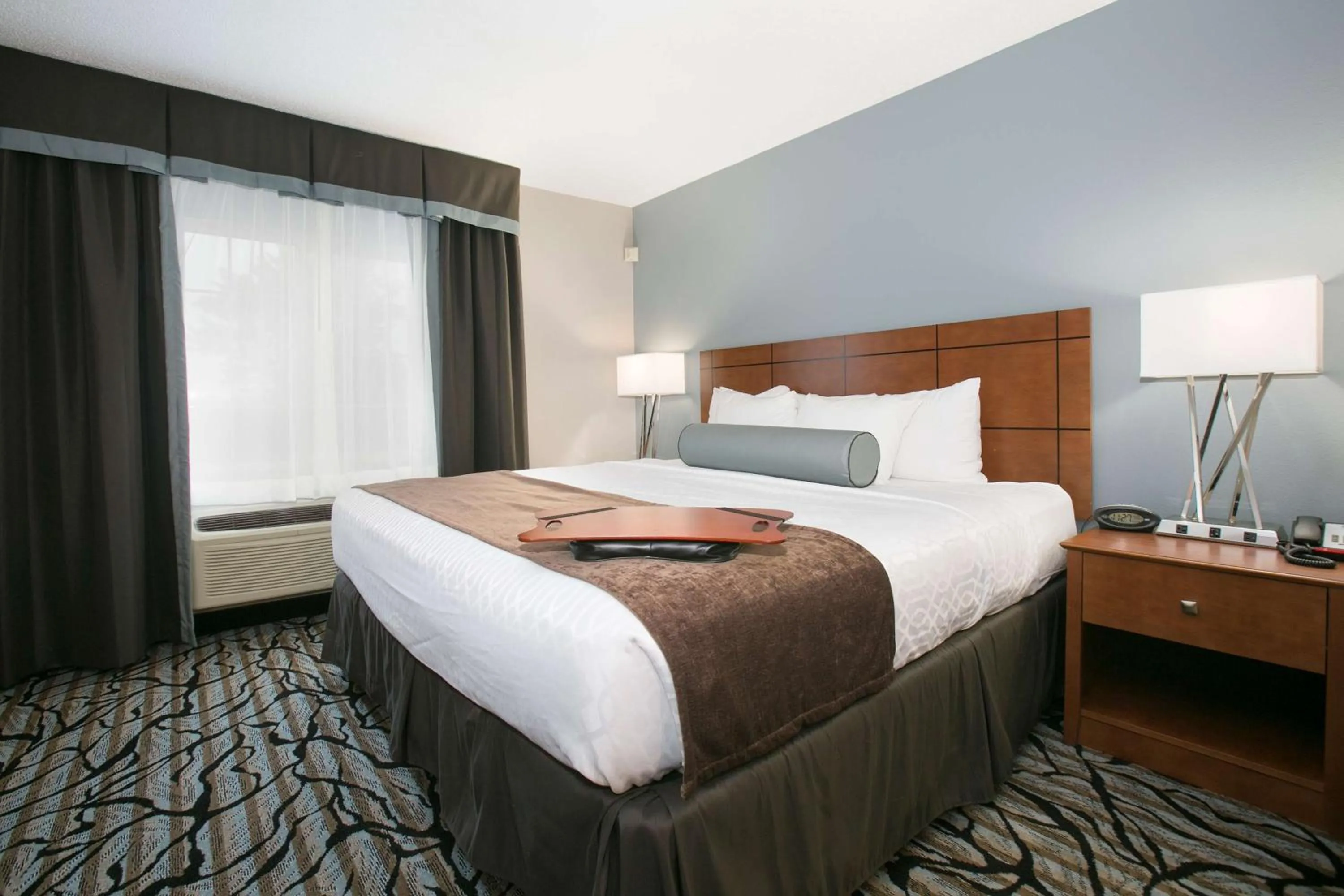 Photo of the whole room, Bed in Best Western Plus Blaine at the National Sports Center