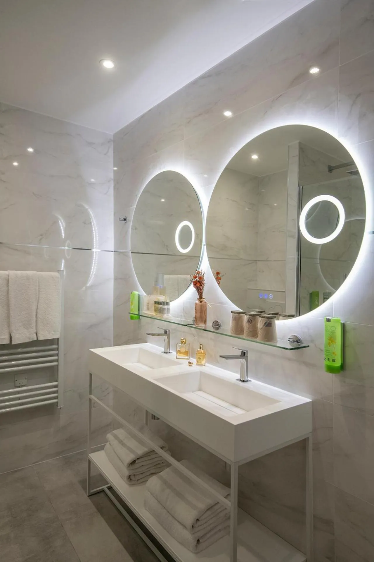 Bathroom in GOLDEN TULIP CANNES HOTEL de PARIS