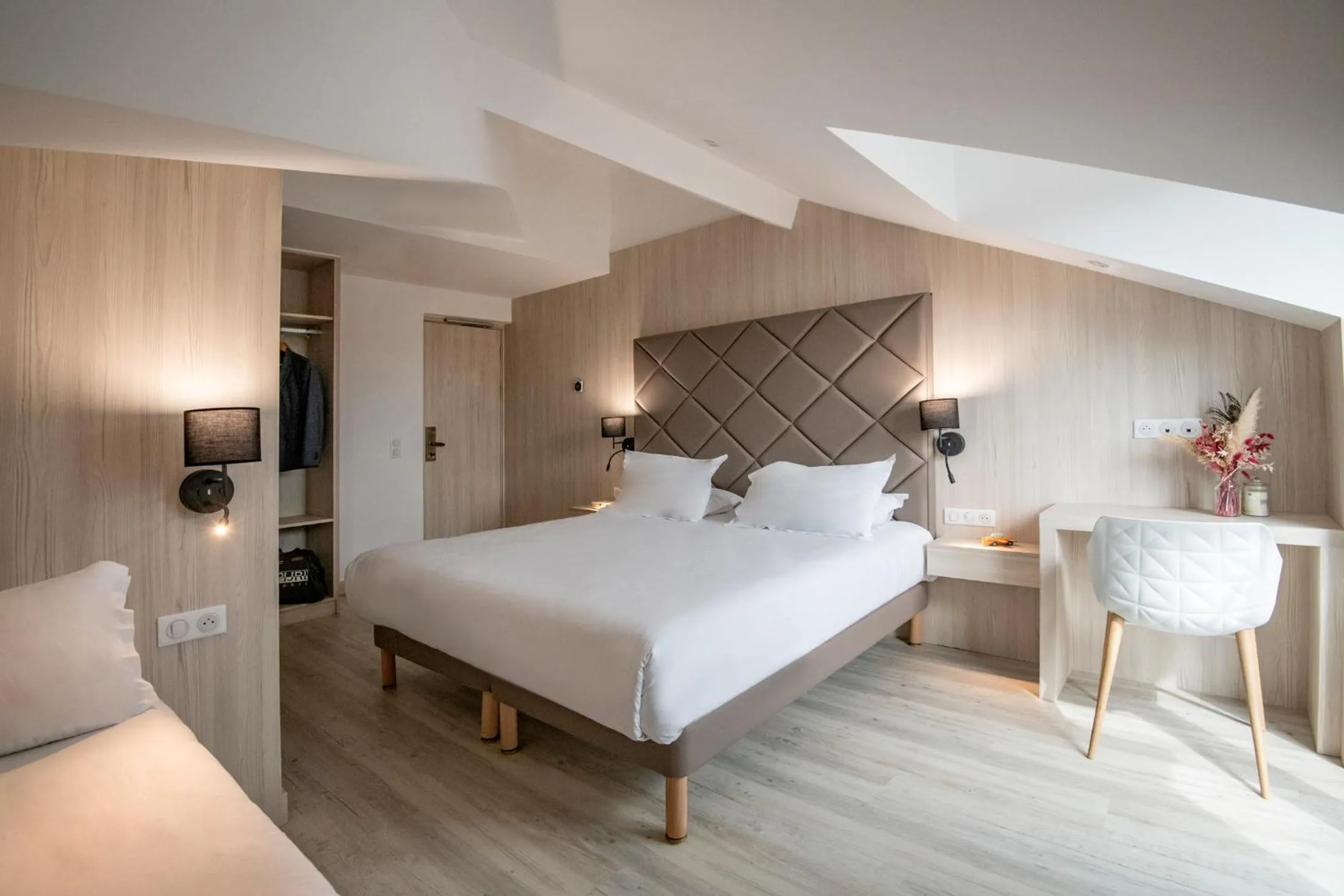 Decorative detail, Bed in GOLDEN TULIP CANNES HOTEL de PARIS