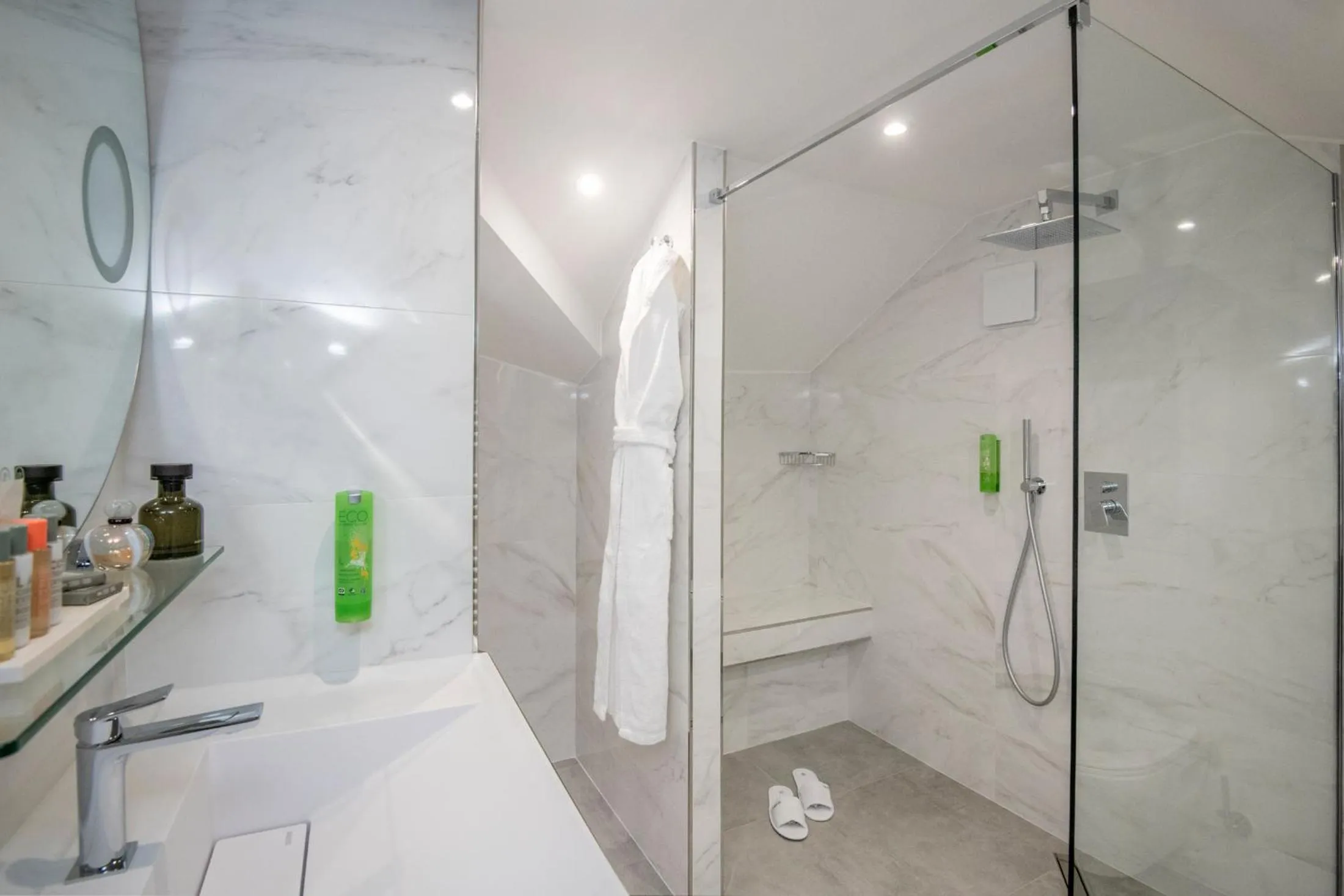 Decorative detail in GOLDEN TULIP CANNES HOTEL de PARIS