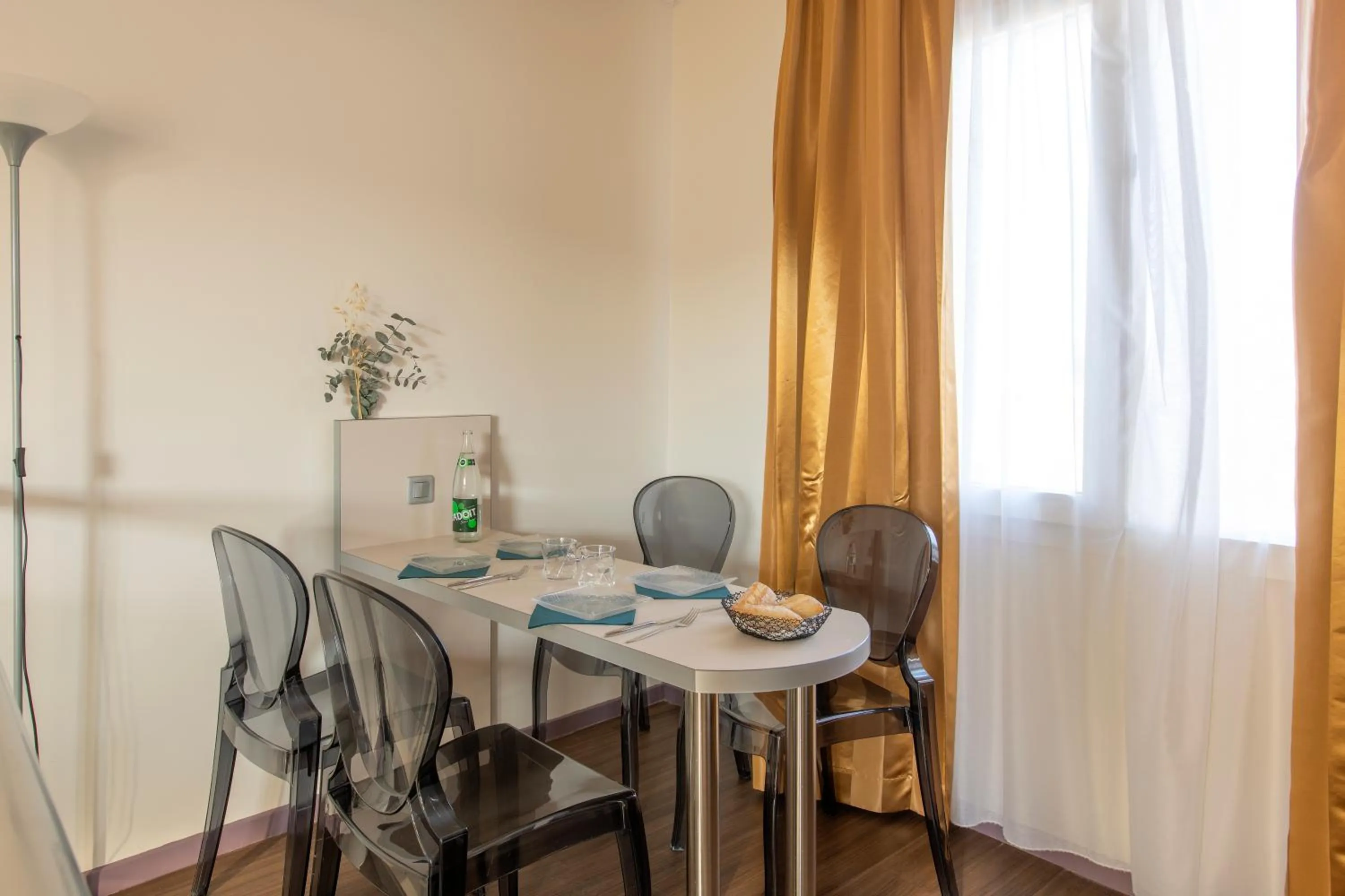 Dining area in Hôtel Arles Plaza