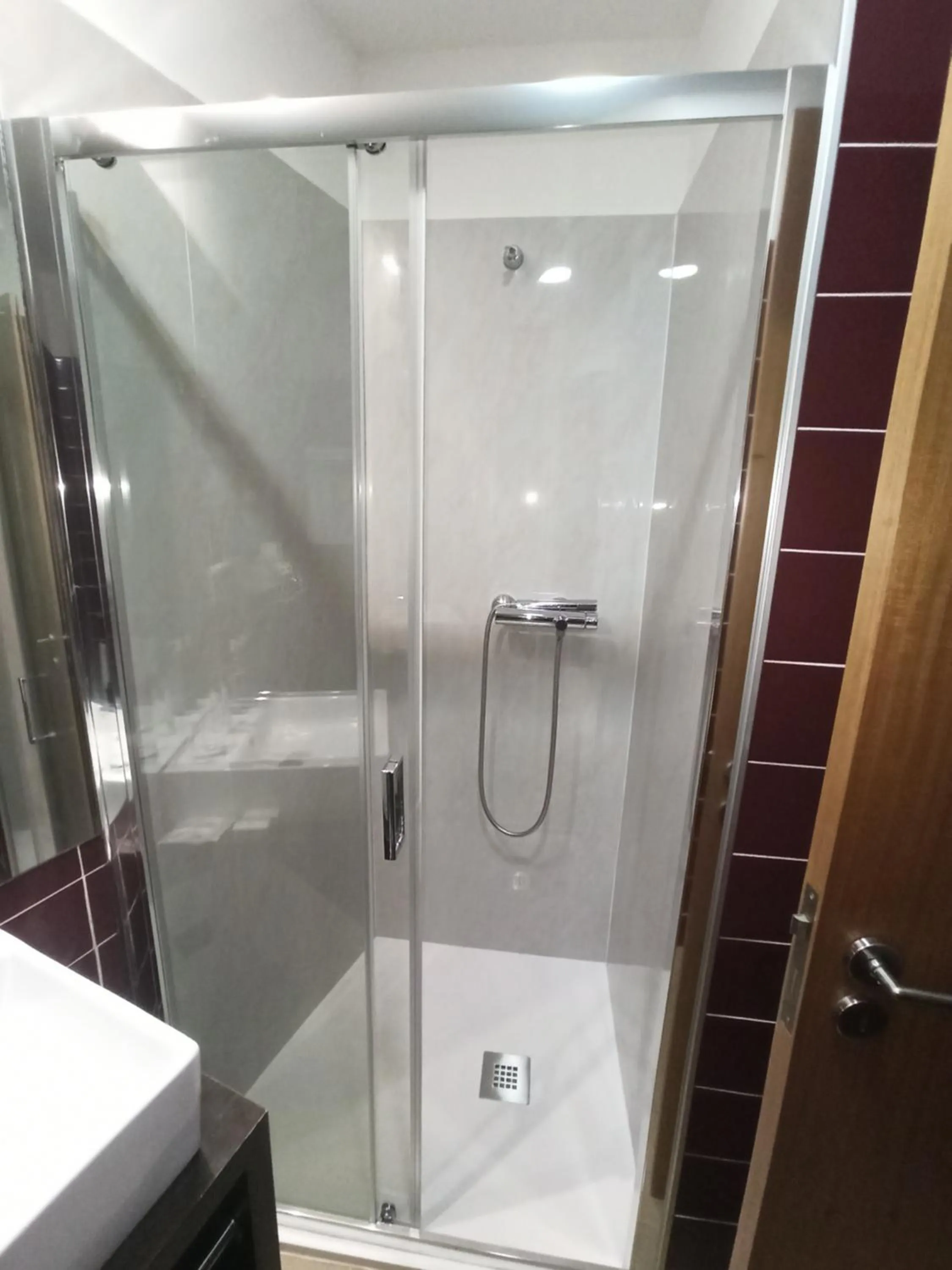 Shower in Hotel Vila Luena