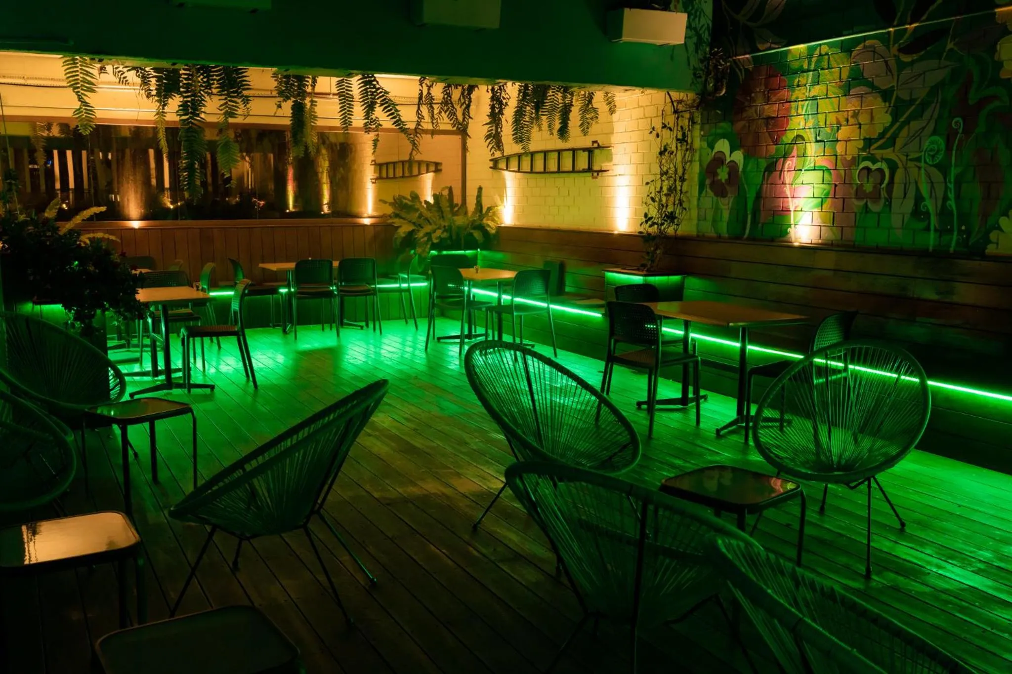 Restaurant/places to eat in Flinders Backpackers