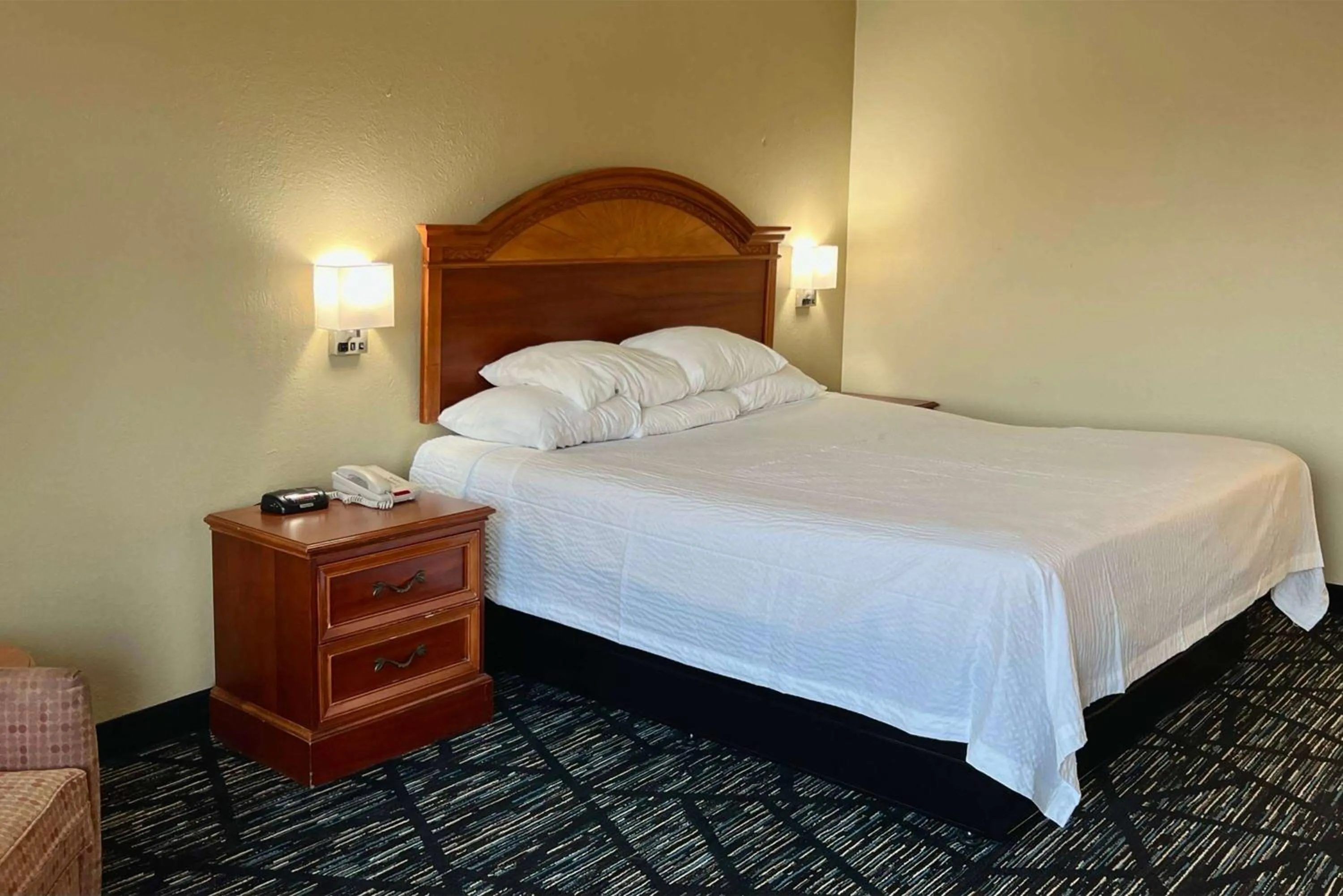 Photo of the whole room in Baymont by Wyndham Troy