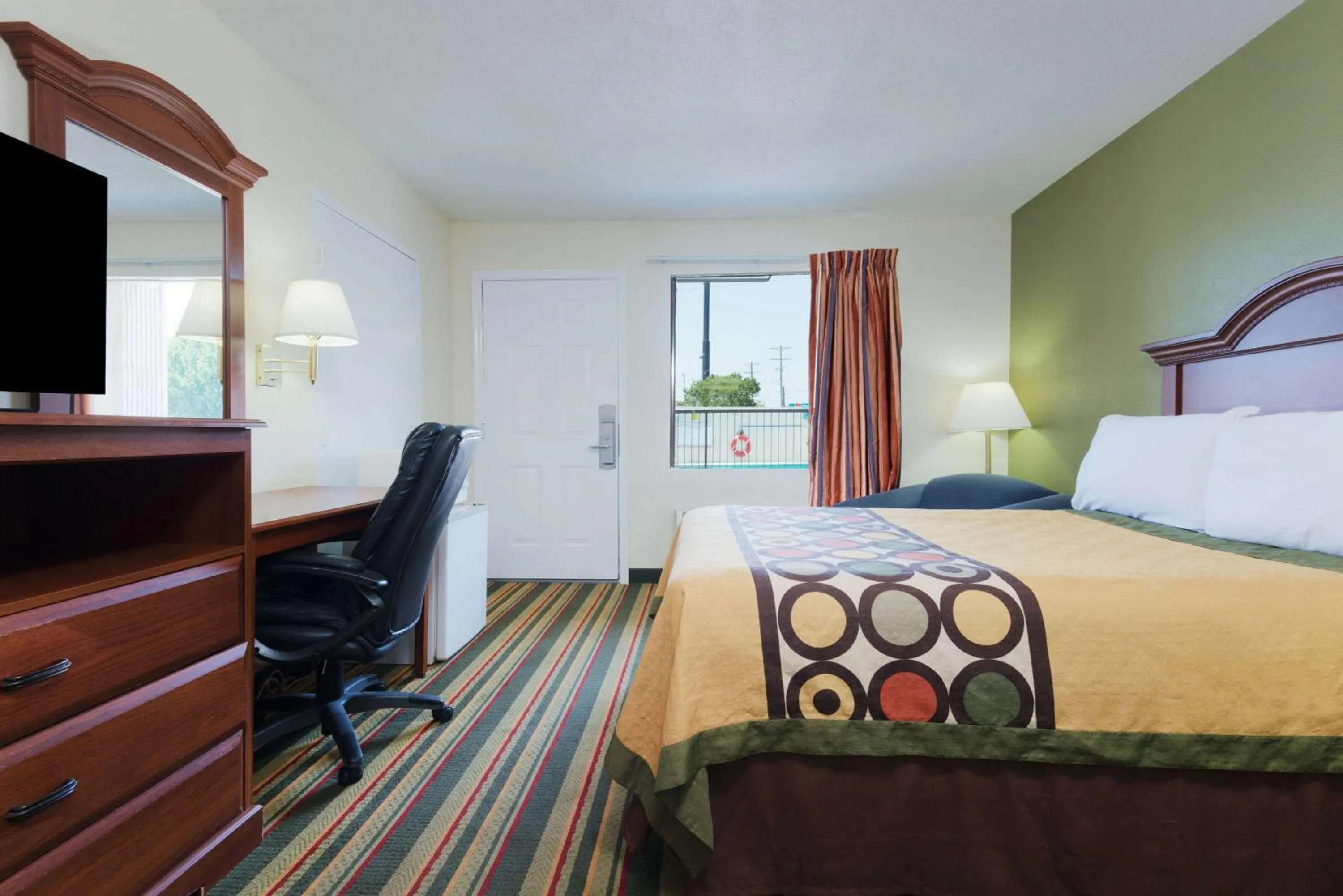 Photo of the whole room in Baymont by Wyndham Troy