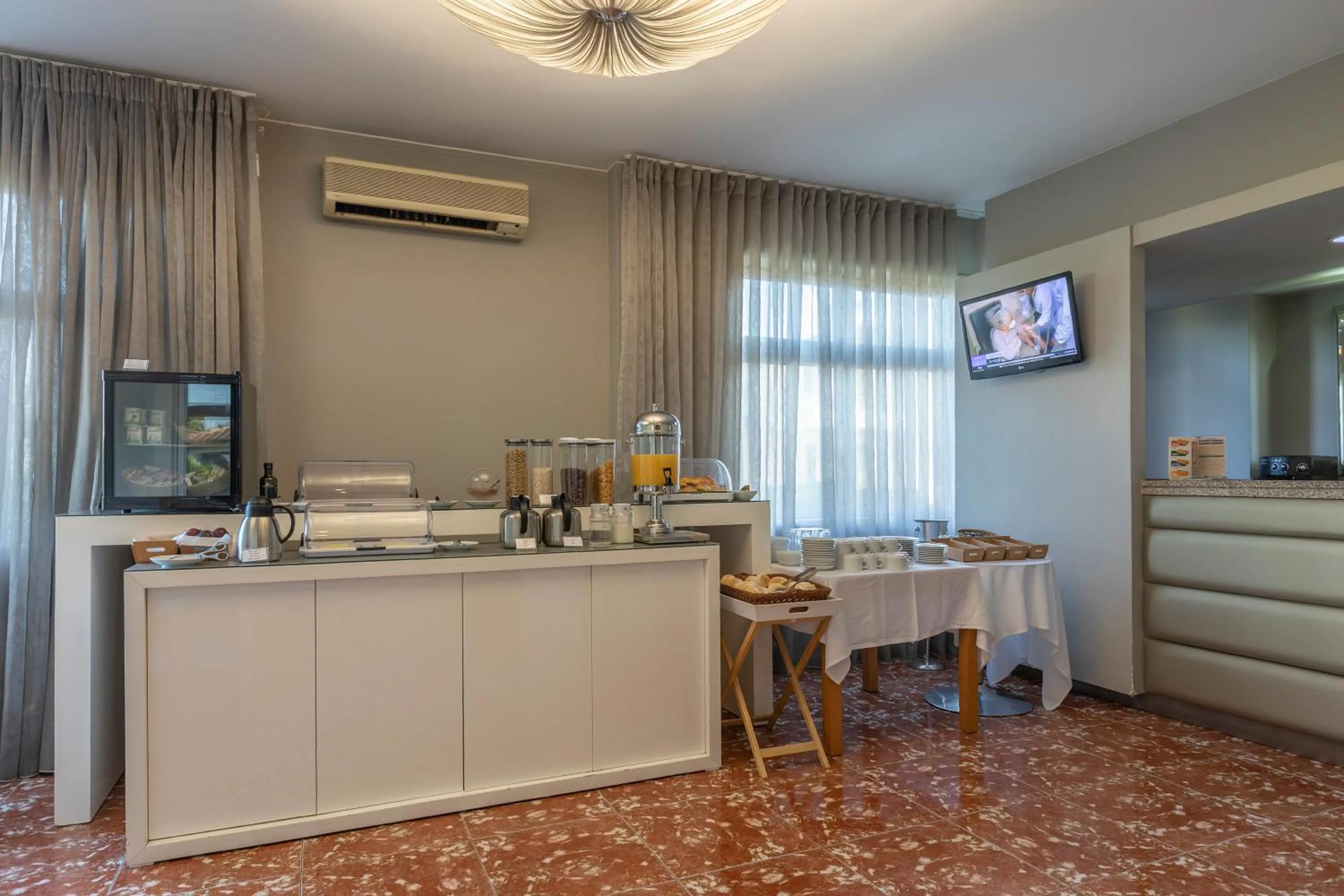 Breakfast in Vila Hotel By VimaHotels