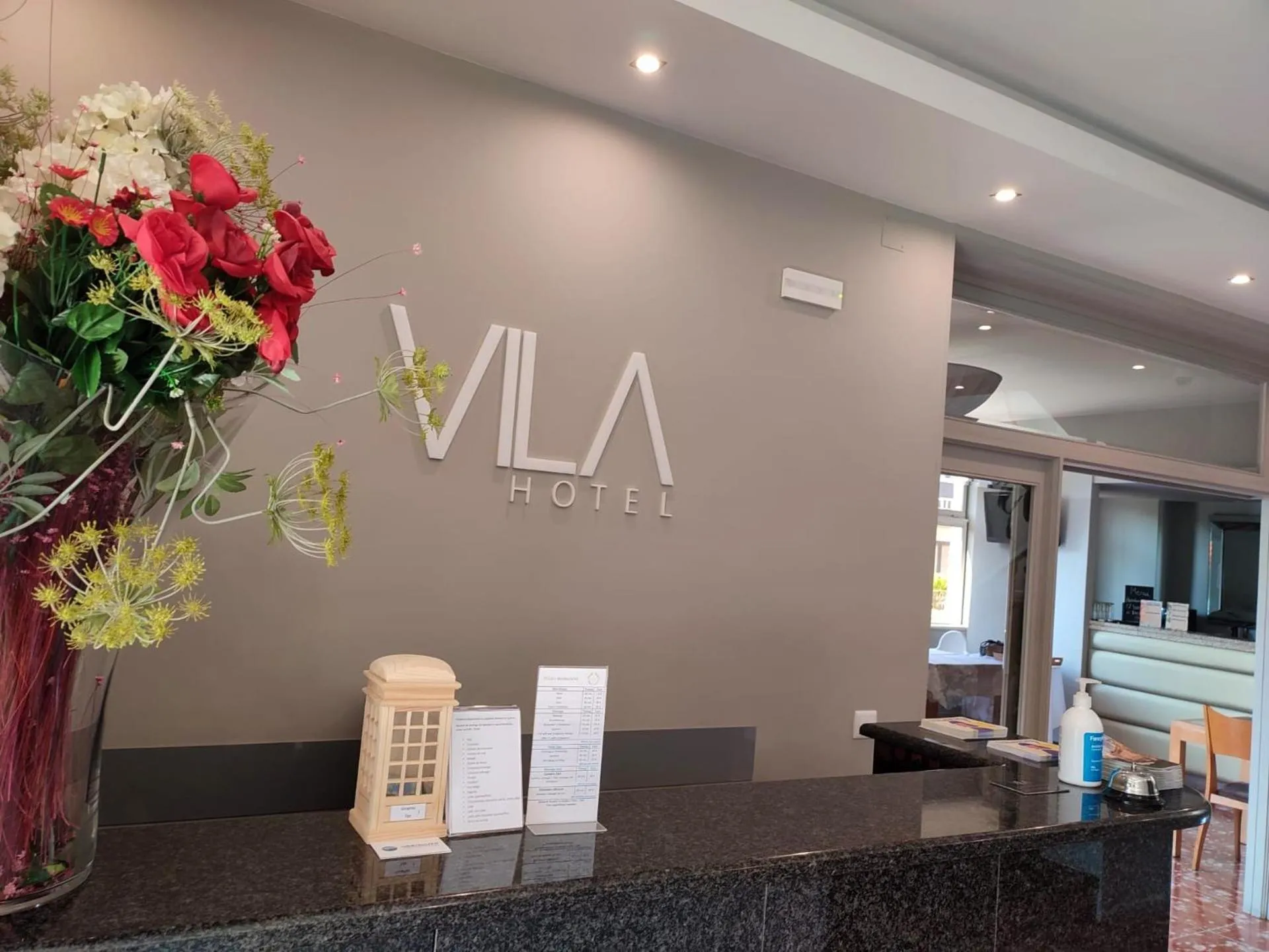 Lobby or reception in Vila Hotel By VimaHotels