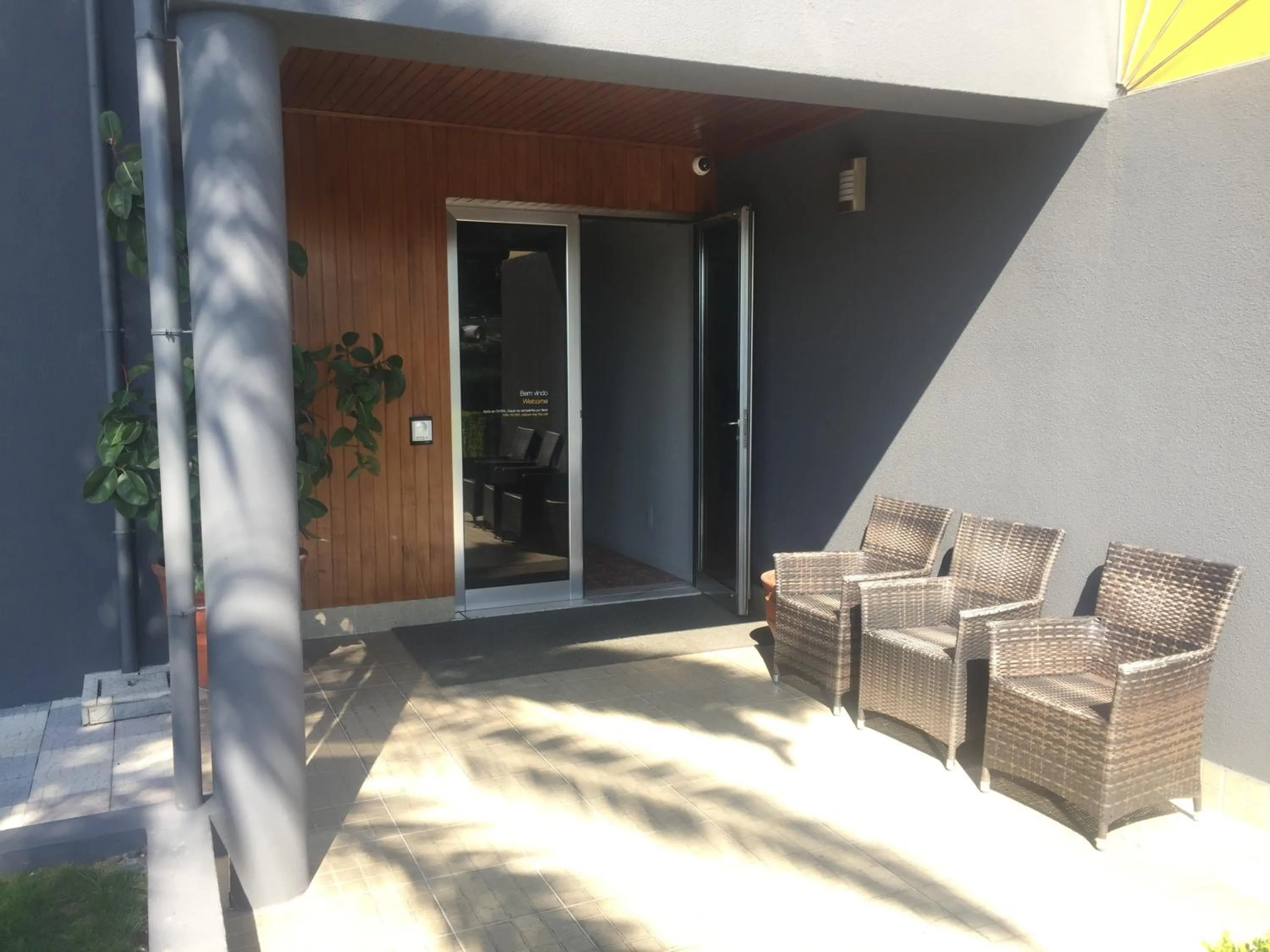 Patio in Vila Hotel By VimaHotels