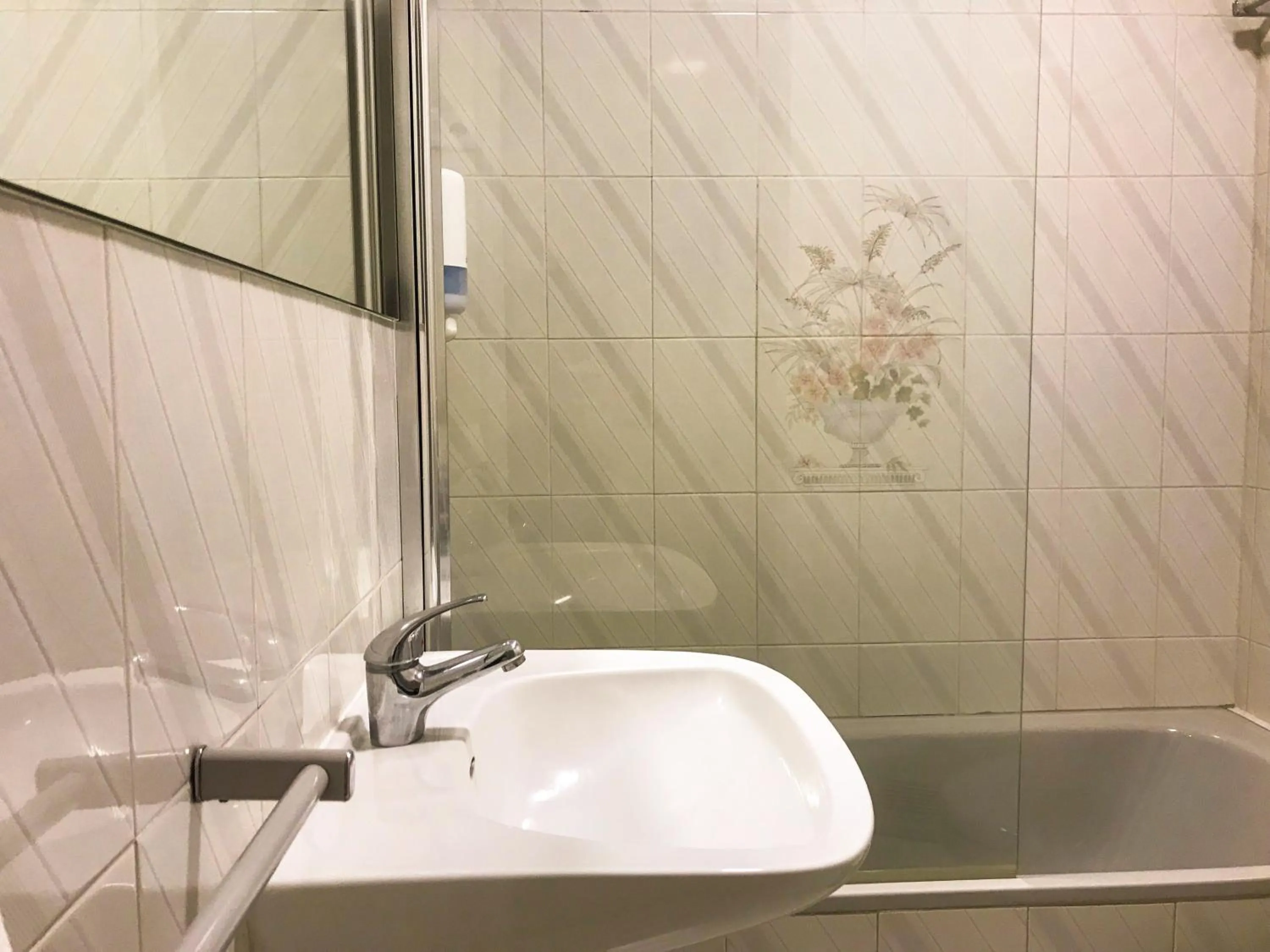 Shower in Vila Hotel By VimaHotels