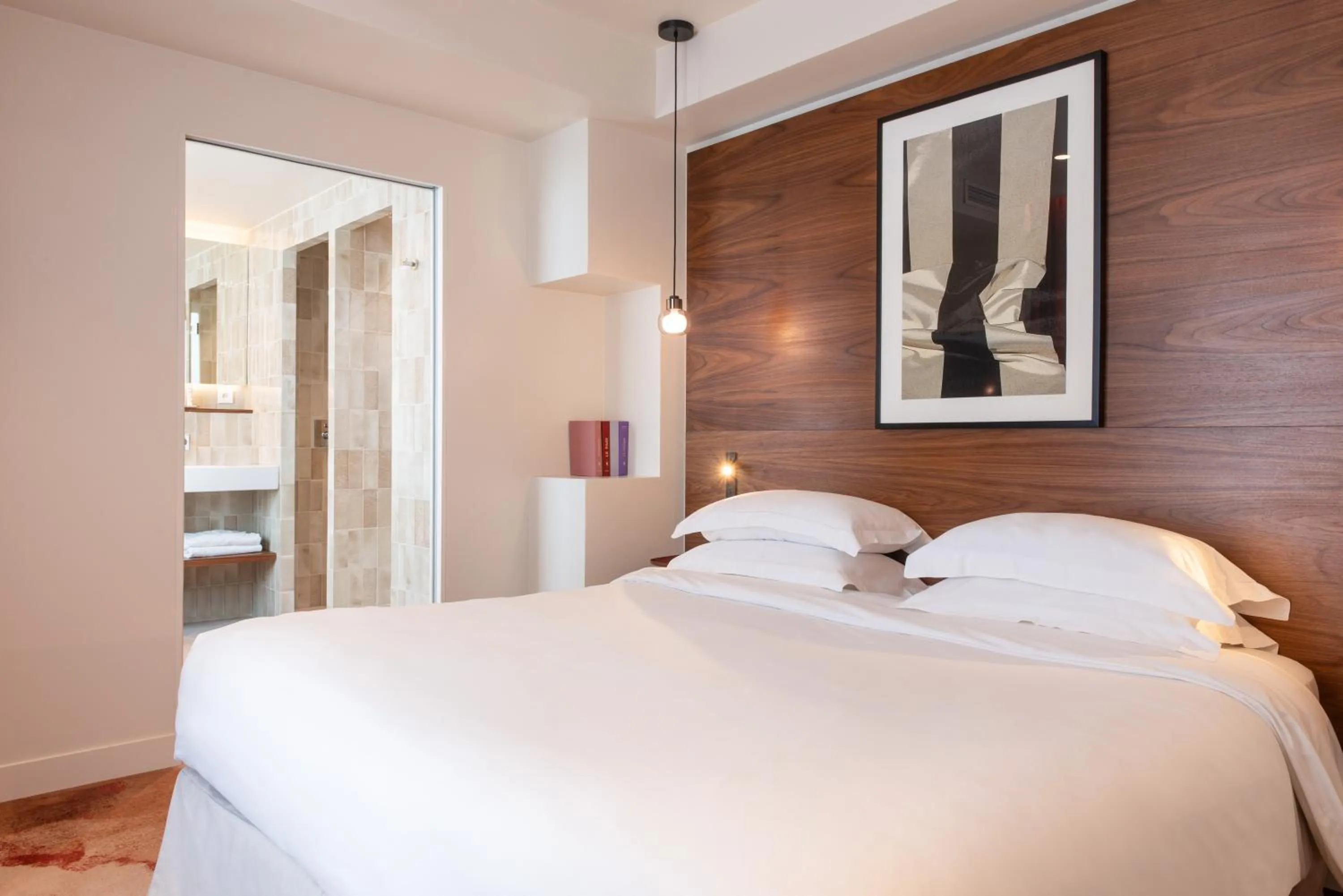 Bedroom, Bed in Golden Tulip Opera de Noailles