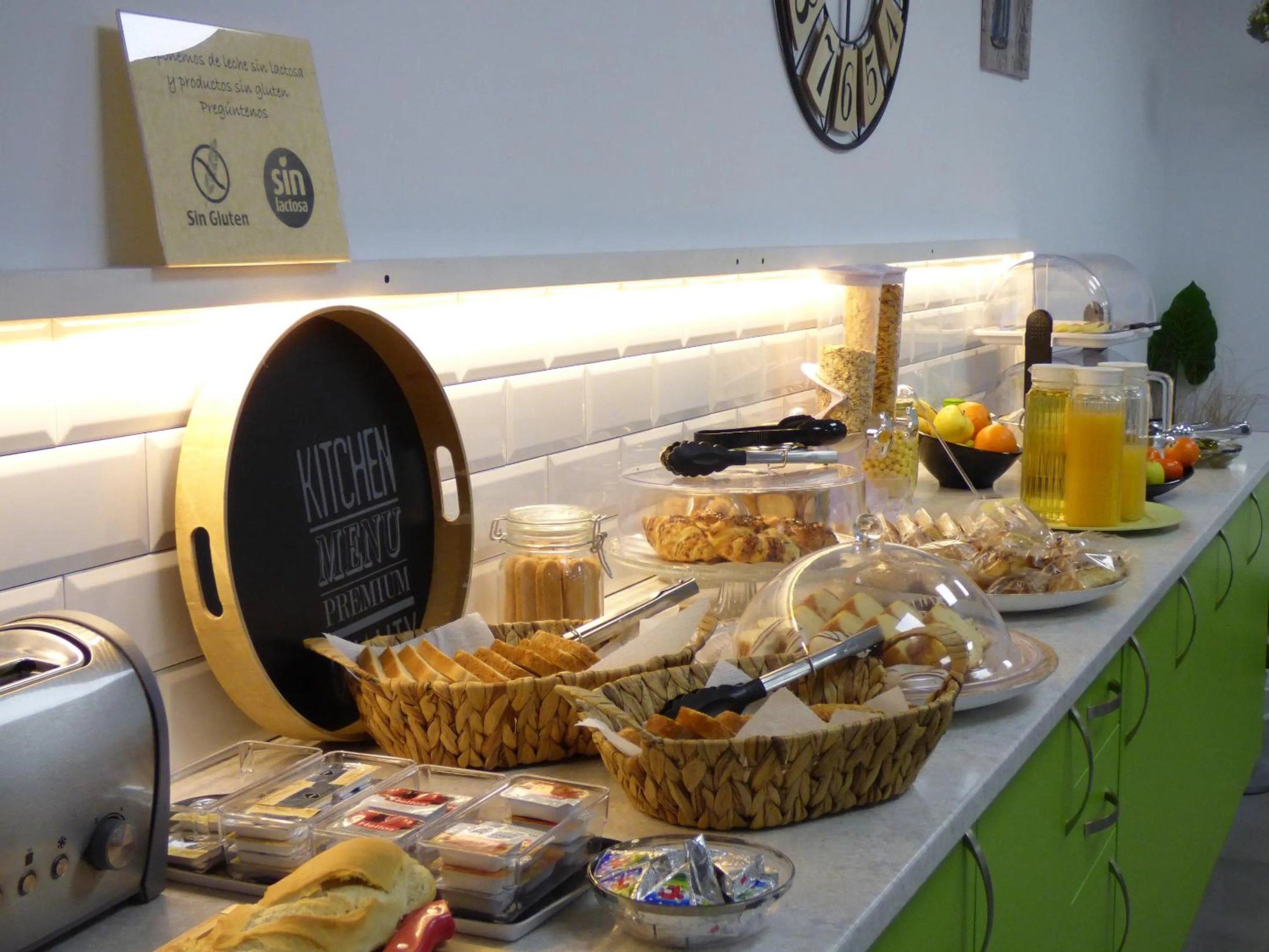 Food and drinks in Hotel Mercedes