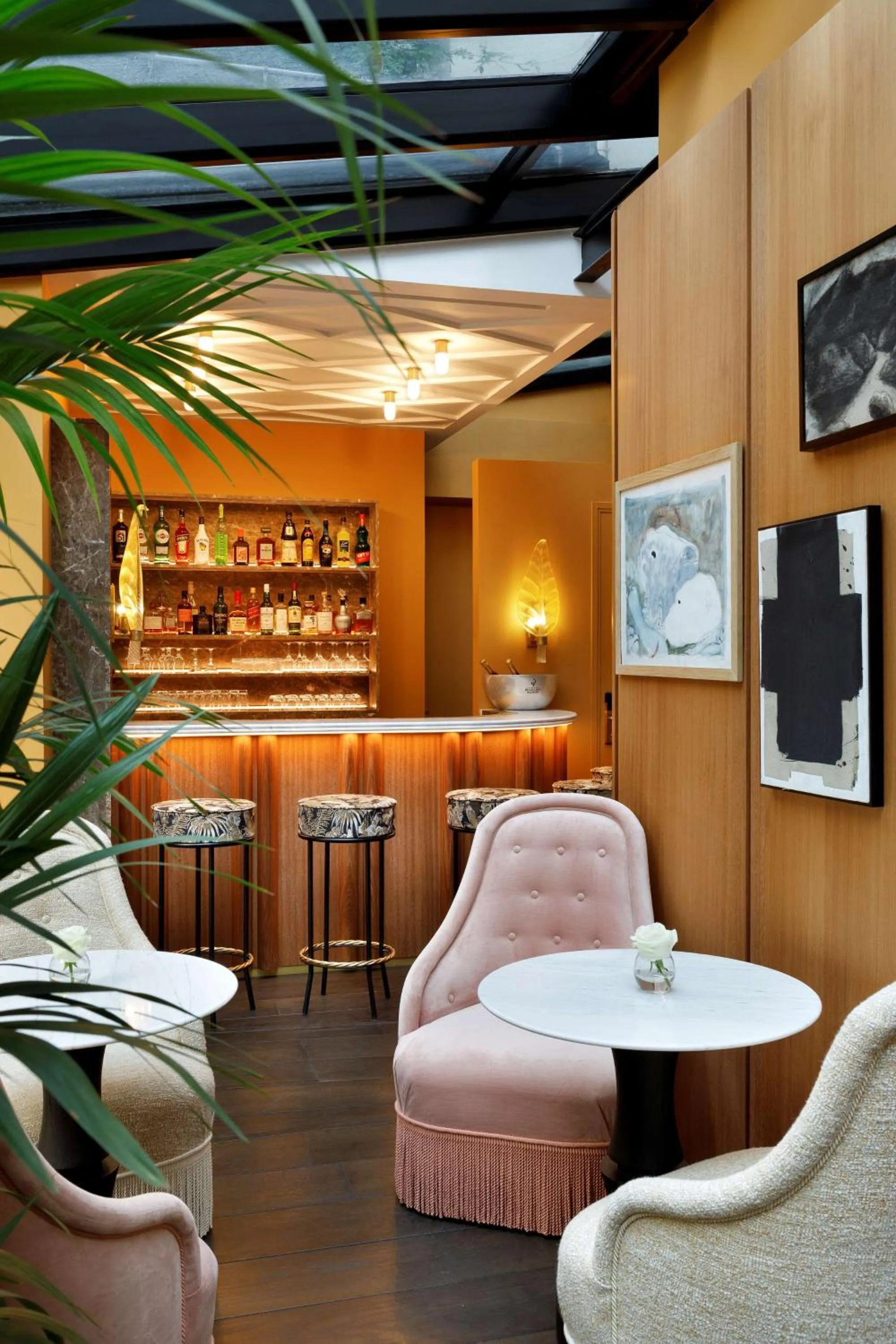 Lobby or reception in Le Belgrand Hotel Paris Champs Elysees, Tapestry By Hilton