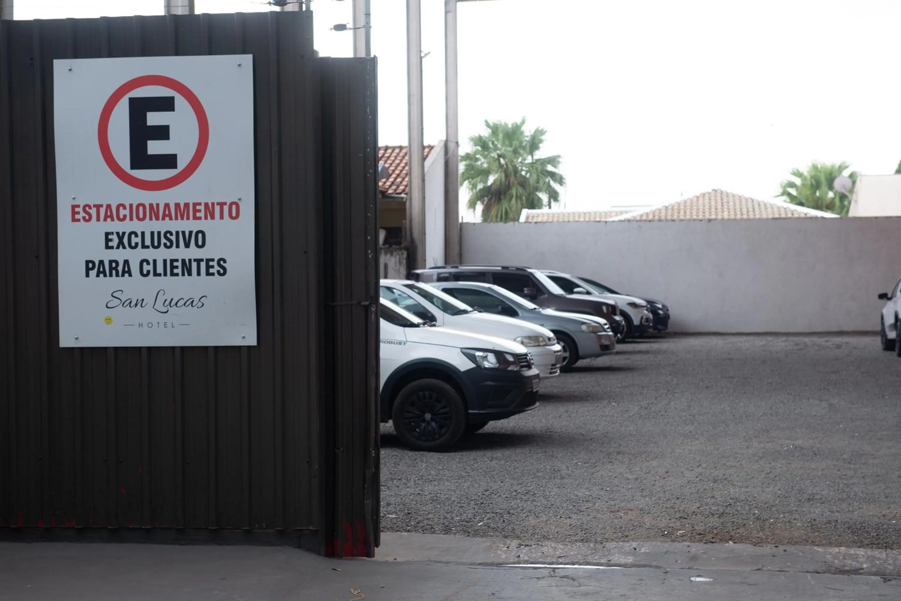 Parking in San Lucas Hotel - 06km de Maringa