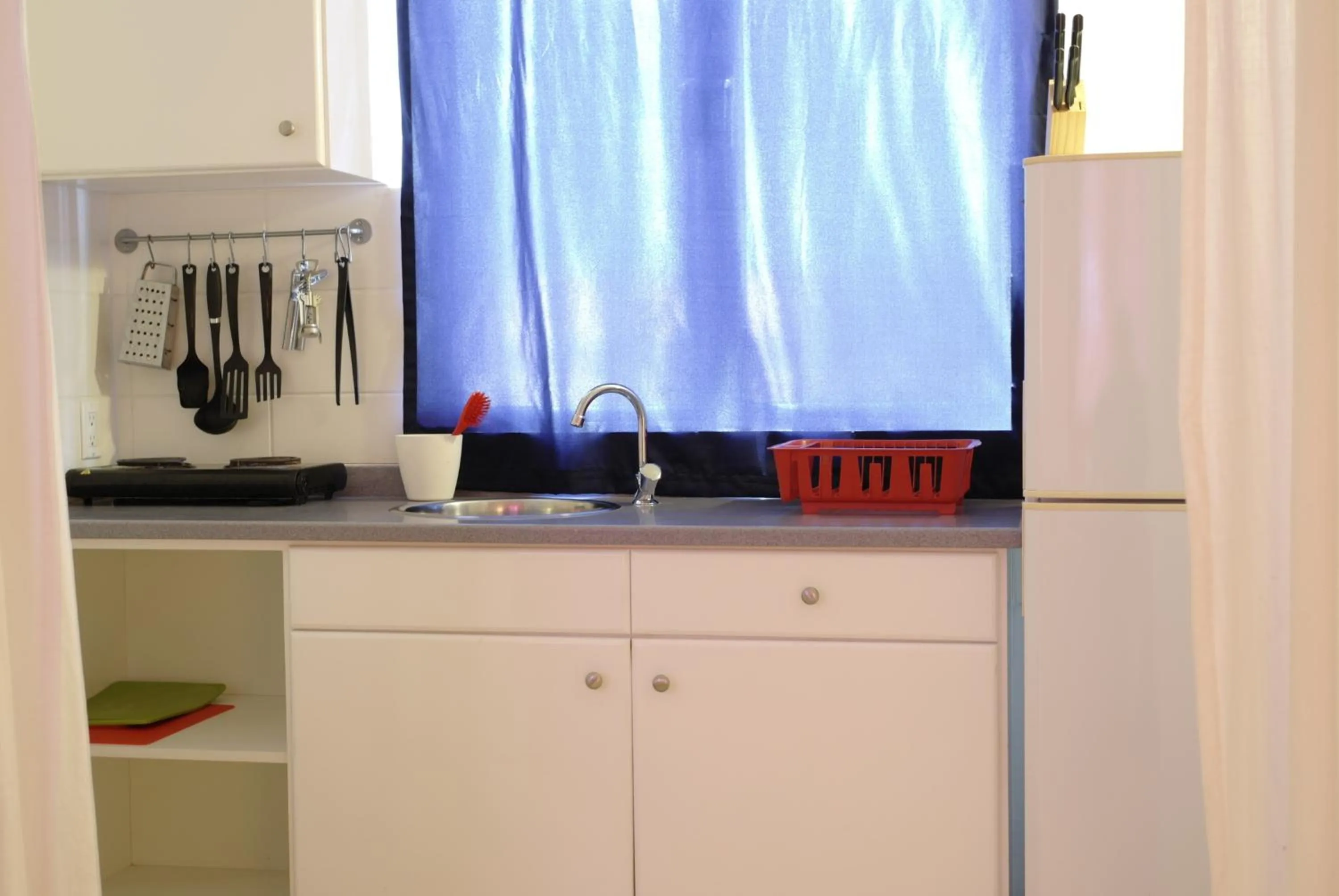 Kitchen or kitchenette in Orange Rembrandt Studio Apartments