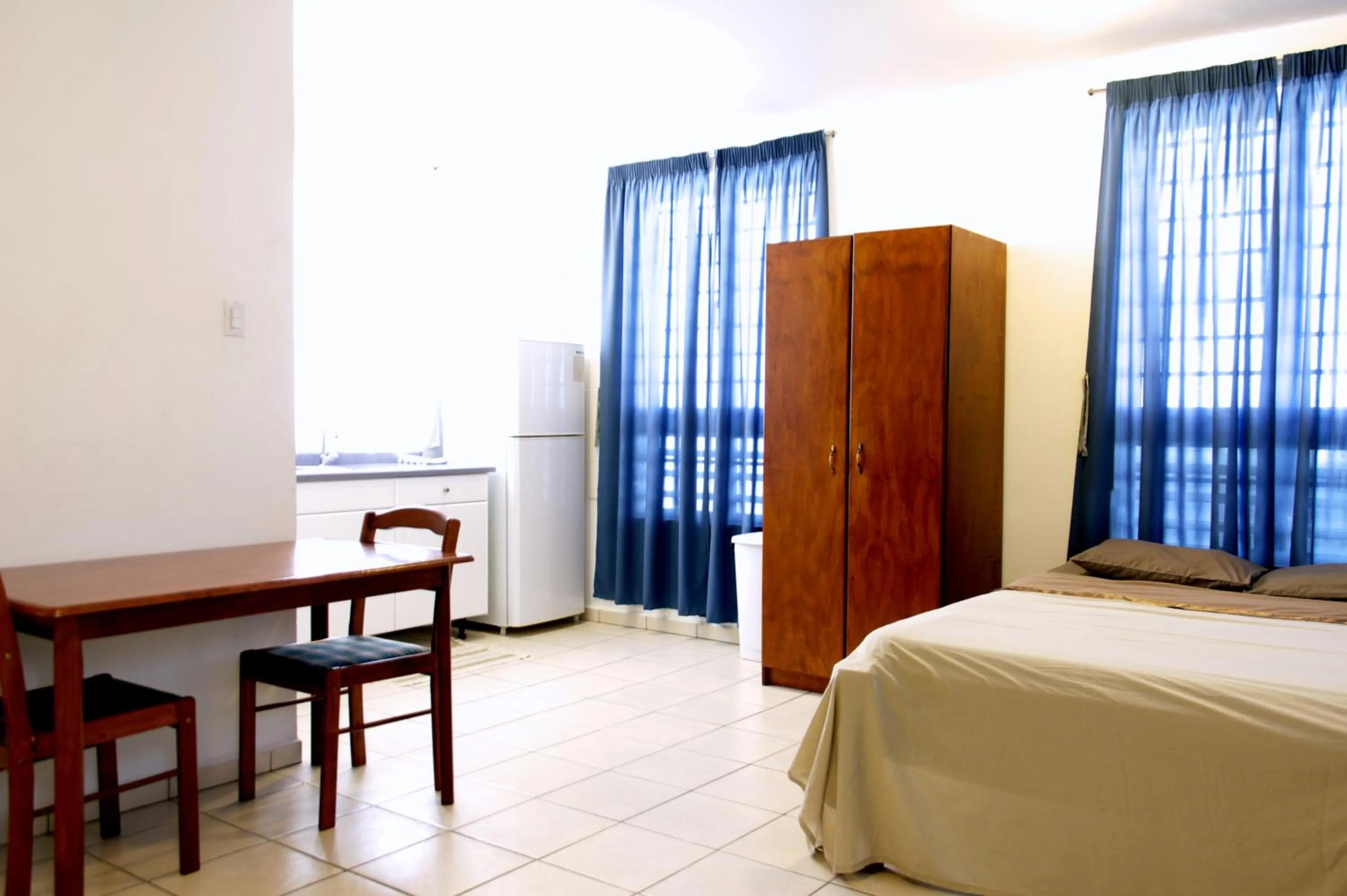Living room, Bed in Orange Rembrandt Studio Apartments