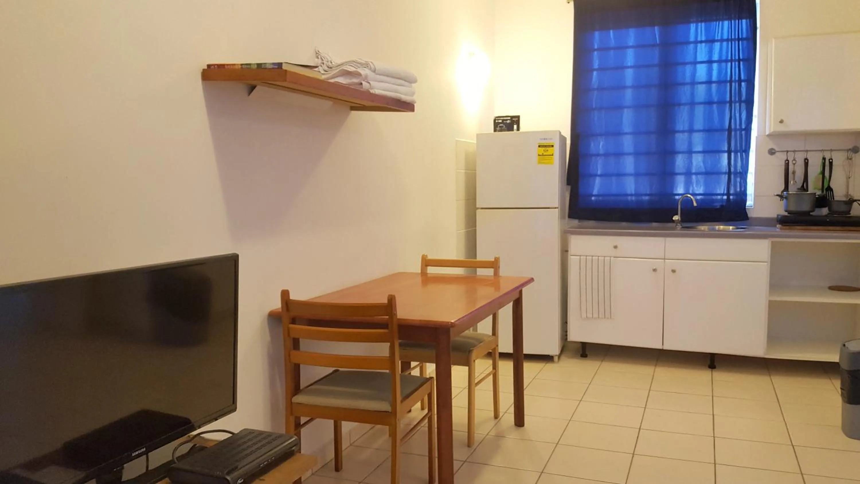 TV and multimedia in Orange Rembrandt Studio Apartments