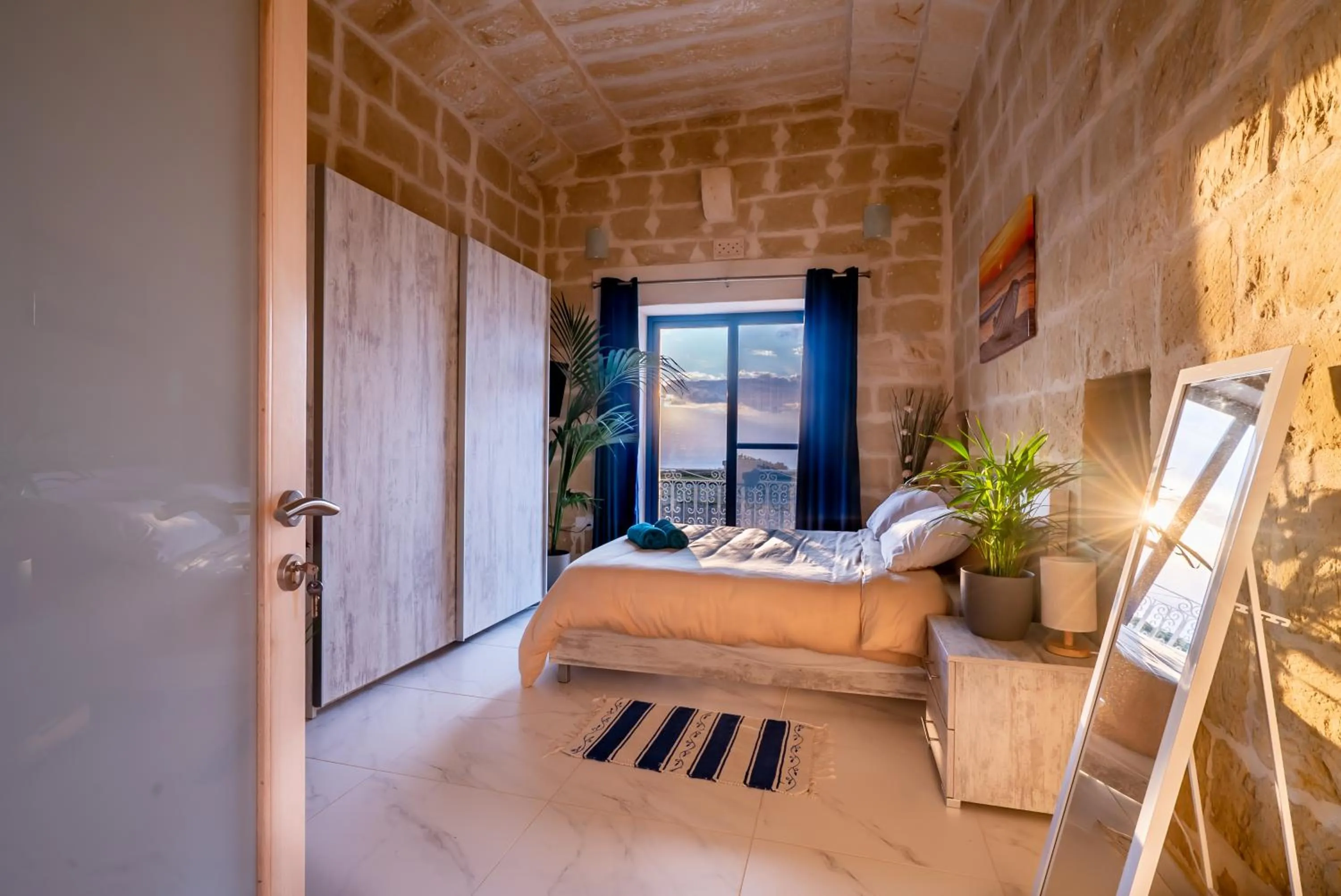 Balcony/Terrace, Bed in Fiftyfour West Boutique Living