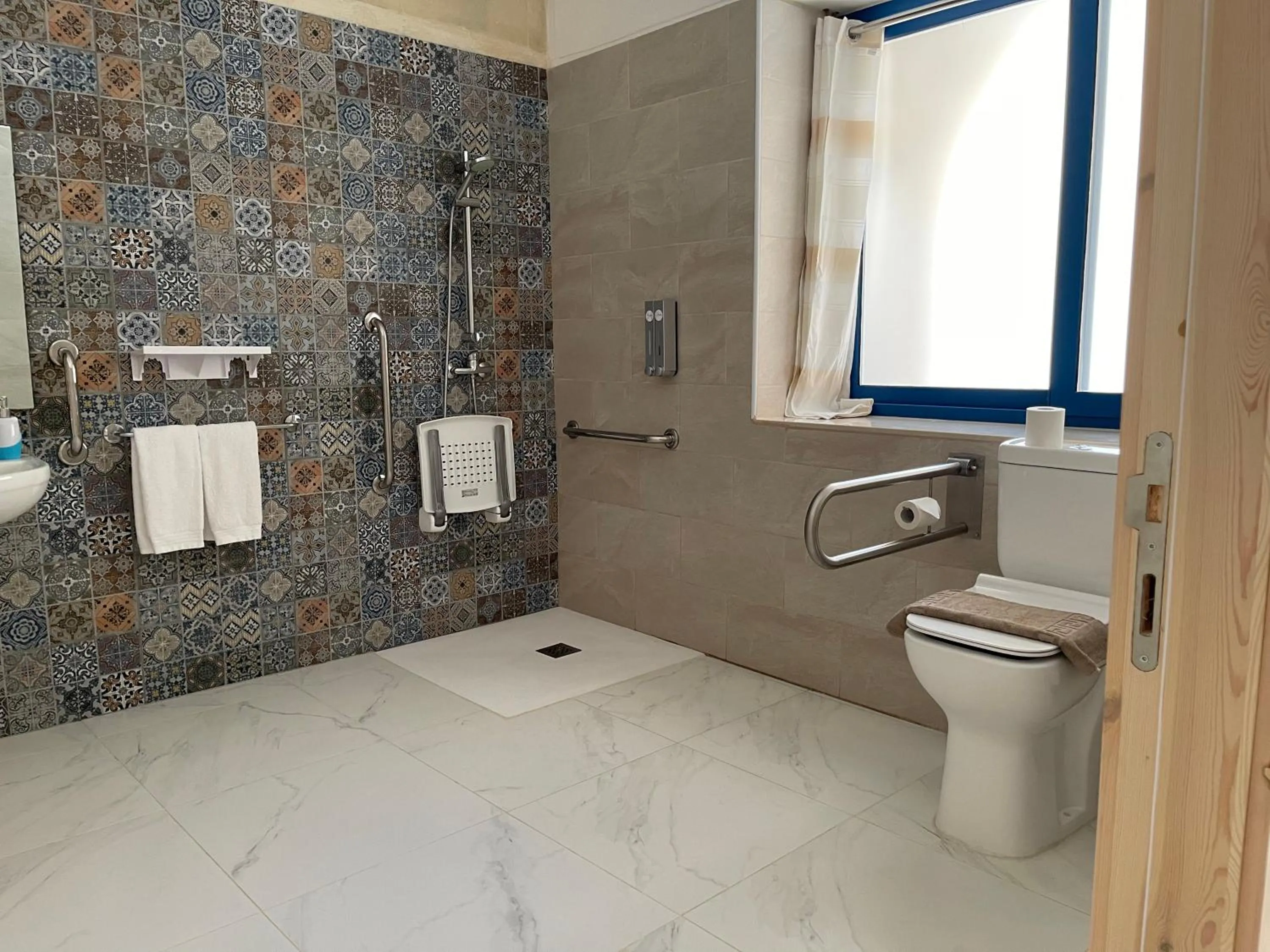 Shower in Fiftyfour West Boutique Living