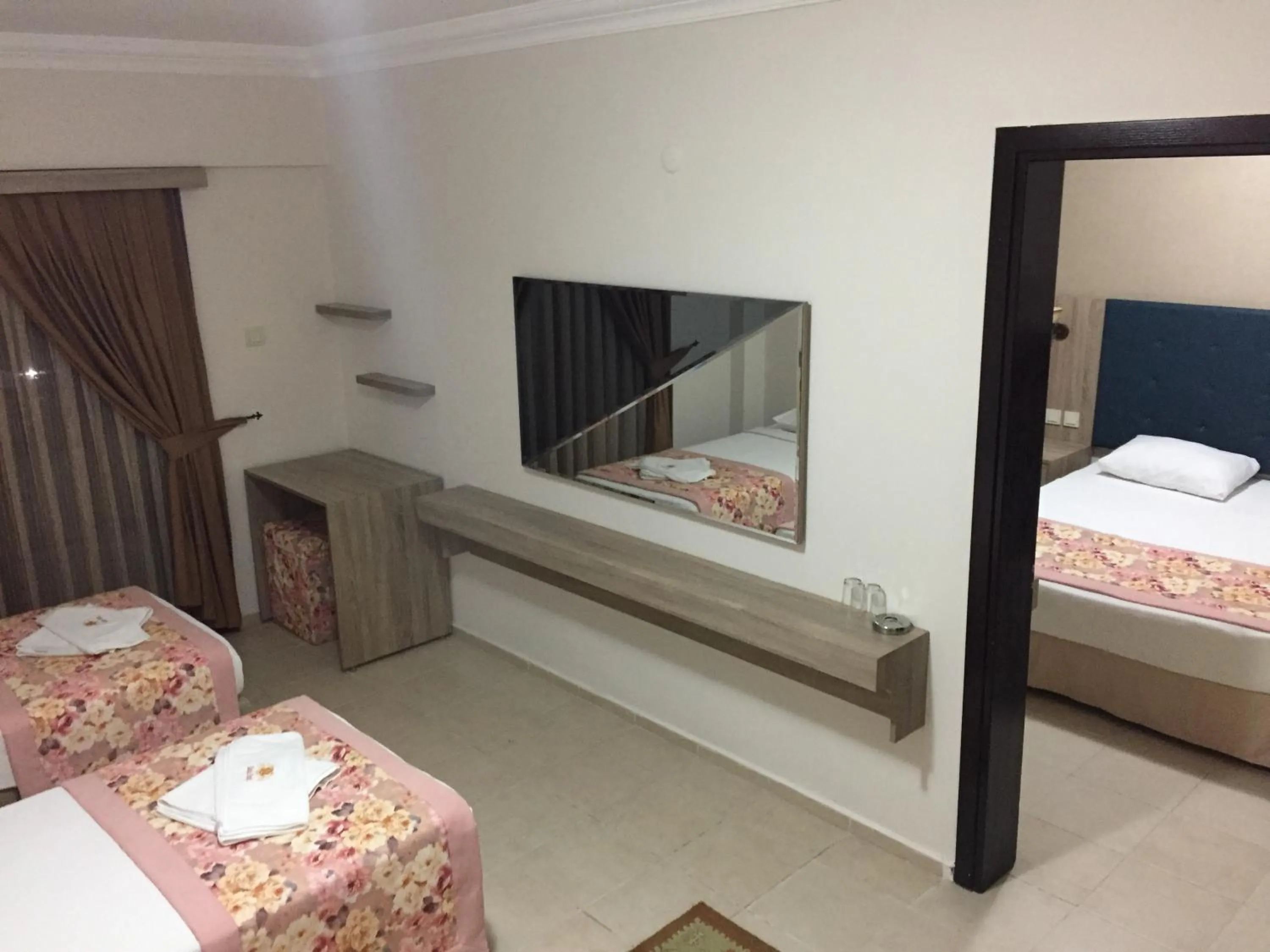 Photo of the whole room, Bed in Hamle Hotel