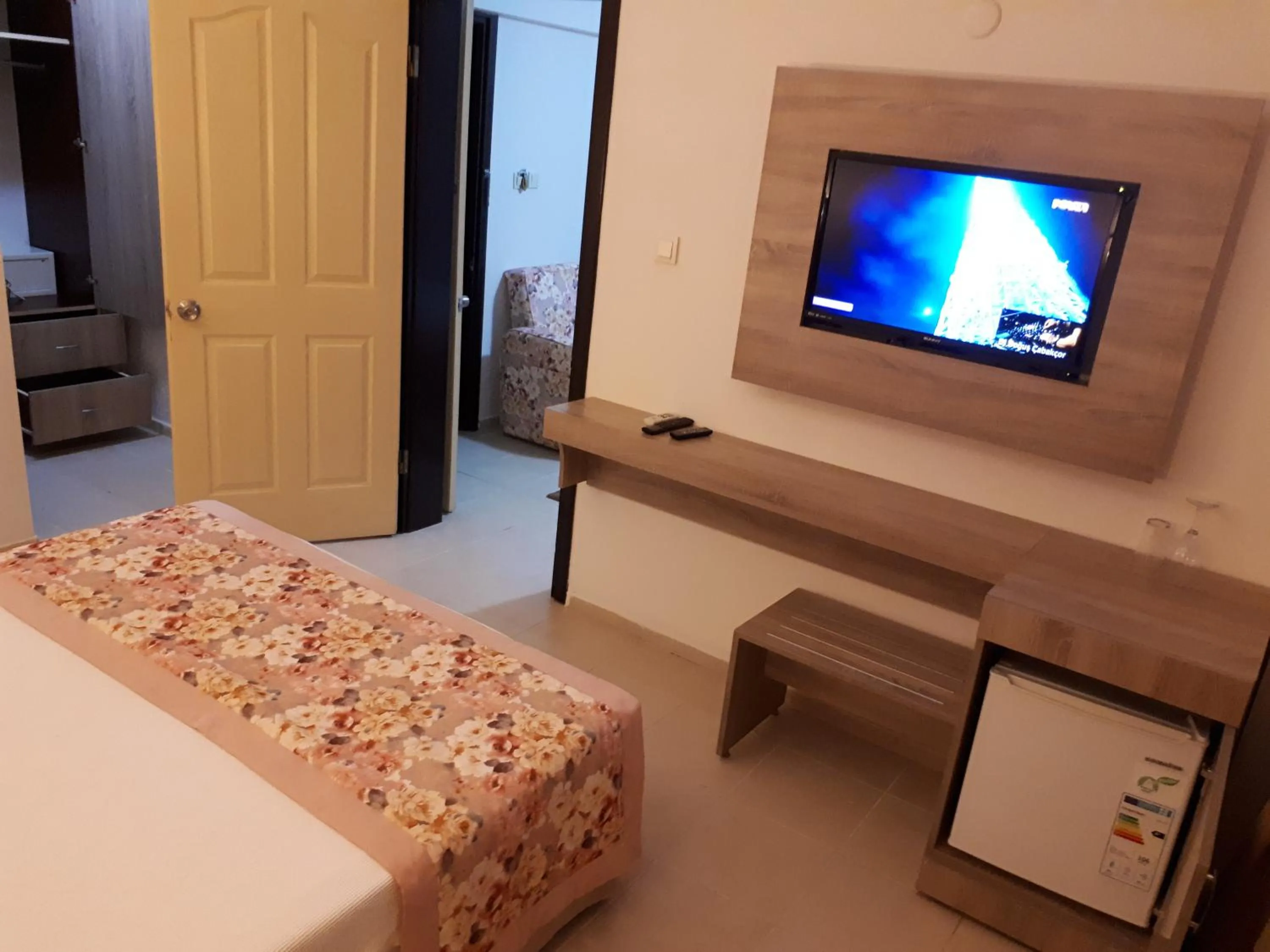 Photo of the whole room, Bed in Hamle Hotel