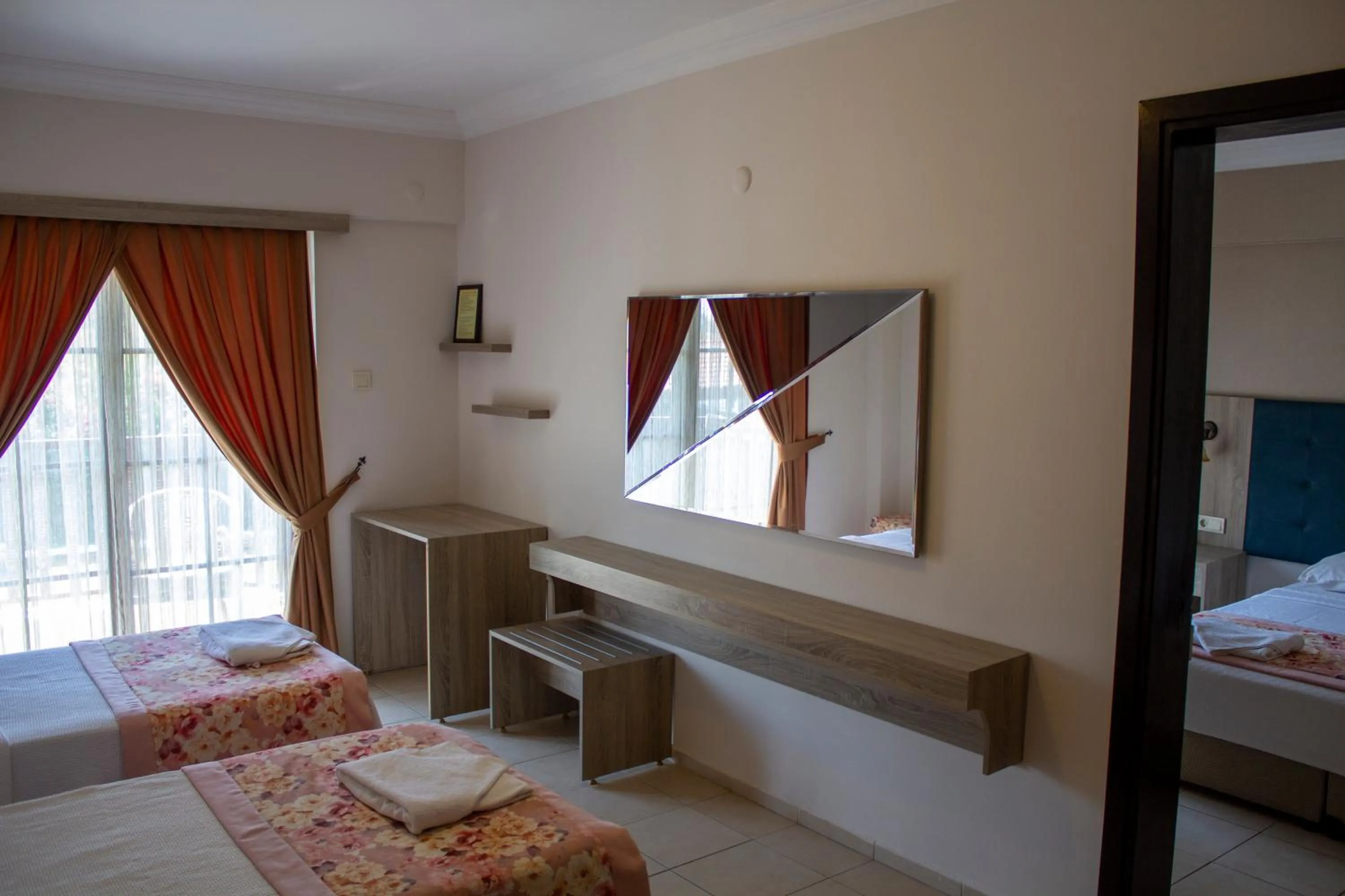 Photo of the whole room, Bed in Hamle Hotel