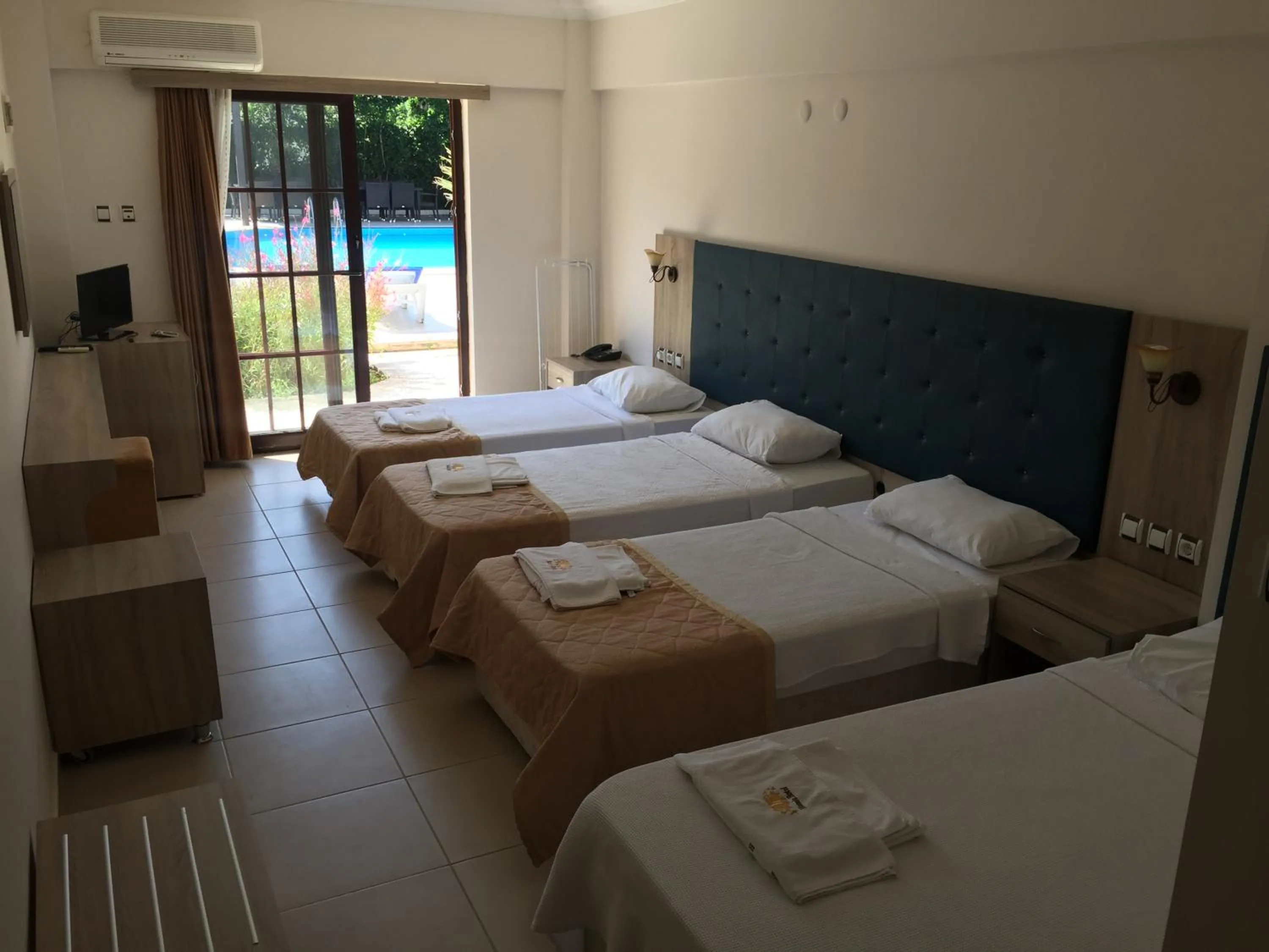 Photo of the whole room, Bed in Hamle Hotel