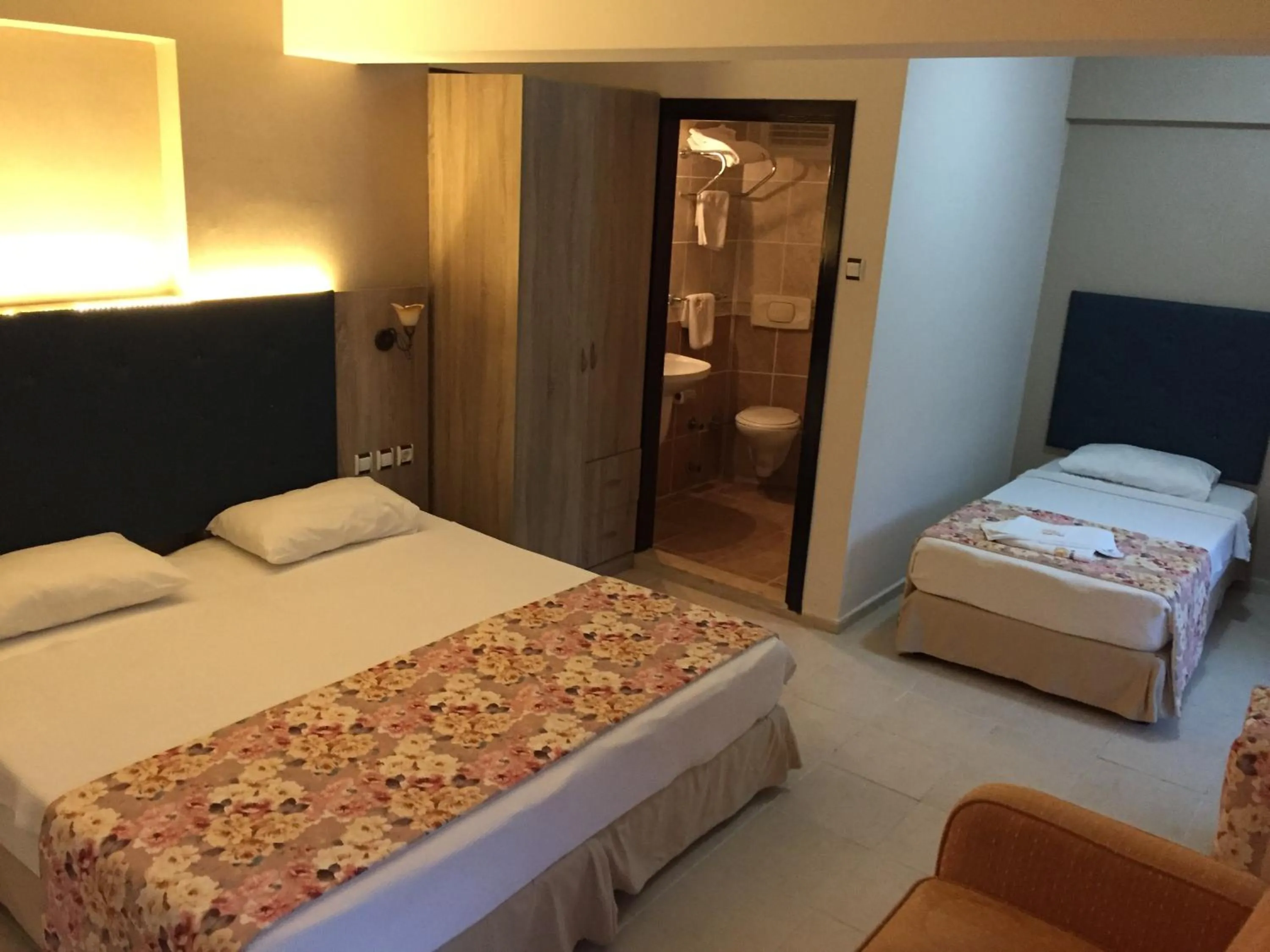 Photo of the whole room, Bed in Hamle Hotel