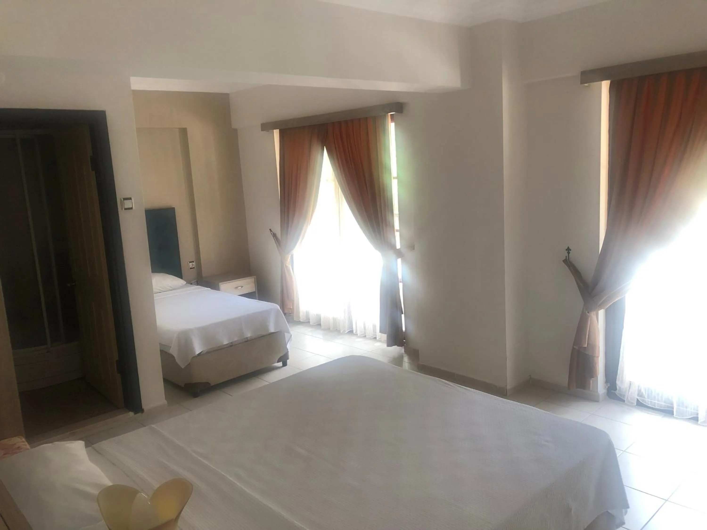 Photo of the whole room, Bed in Hamle Hotel