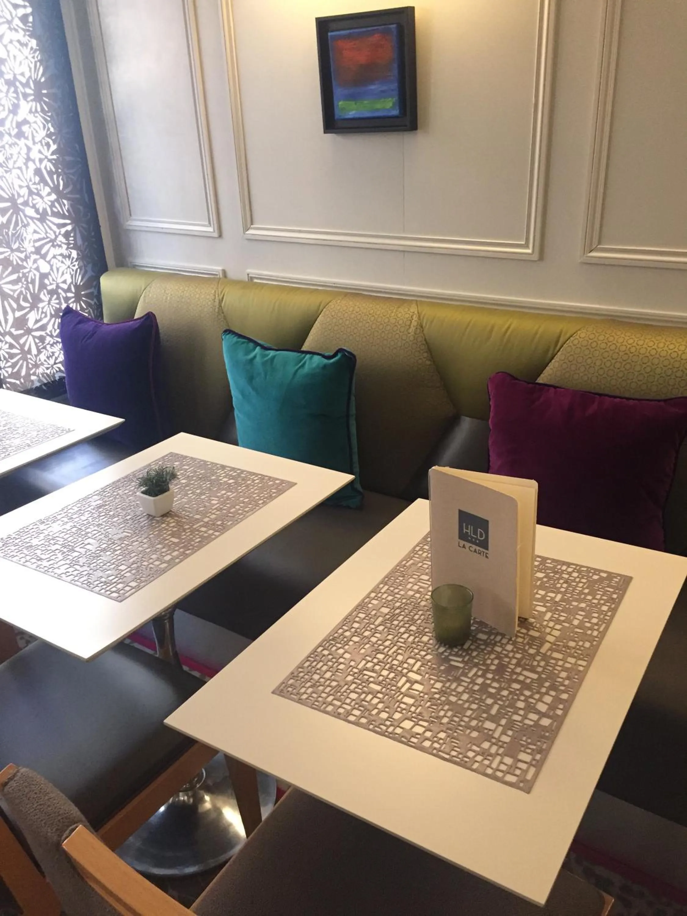 Restaurant/places to eat in Hotel Dauphin