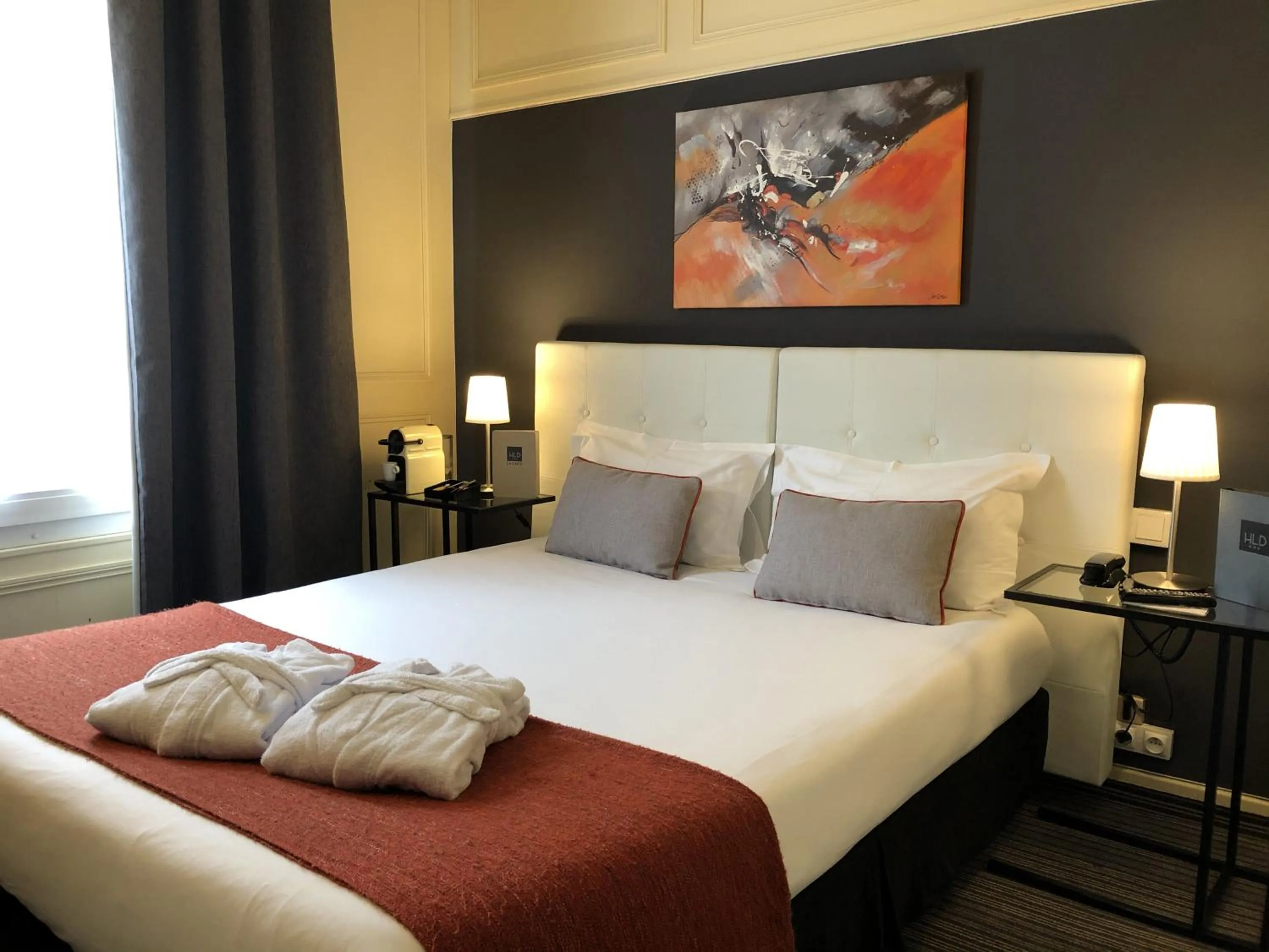 Bed in Hotel Dauphin