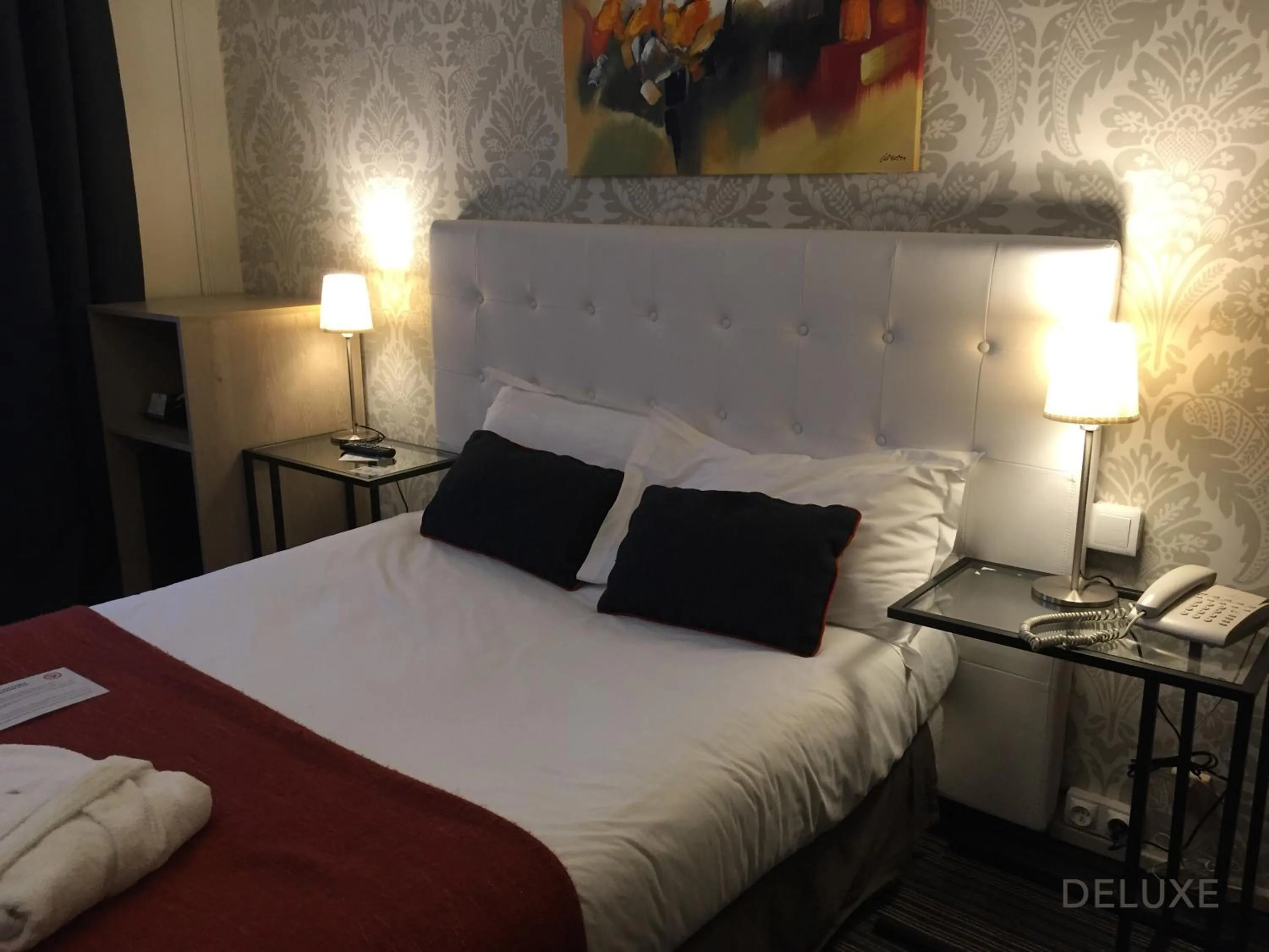 Bed in Hotel Dauphin