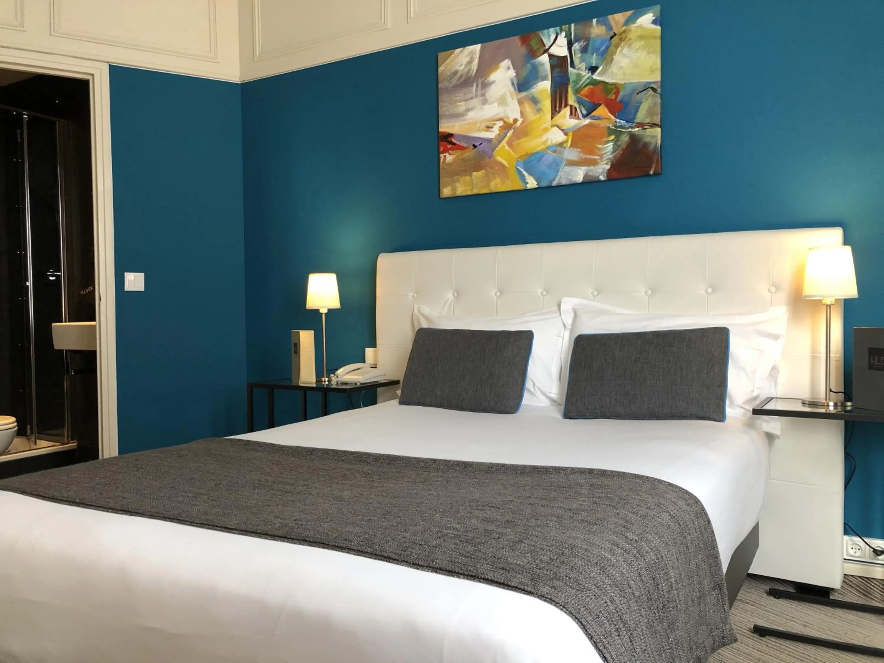 Bed in Hotel Dauphin