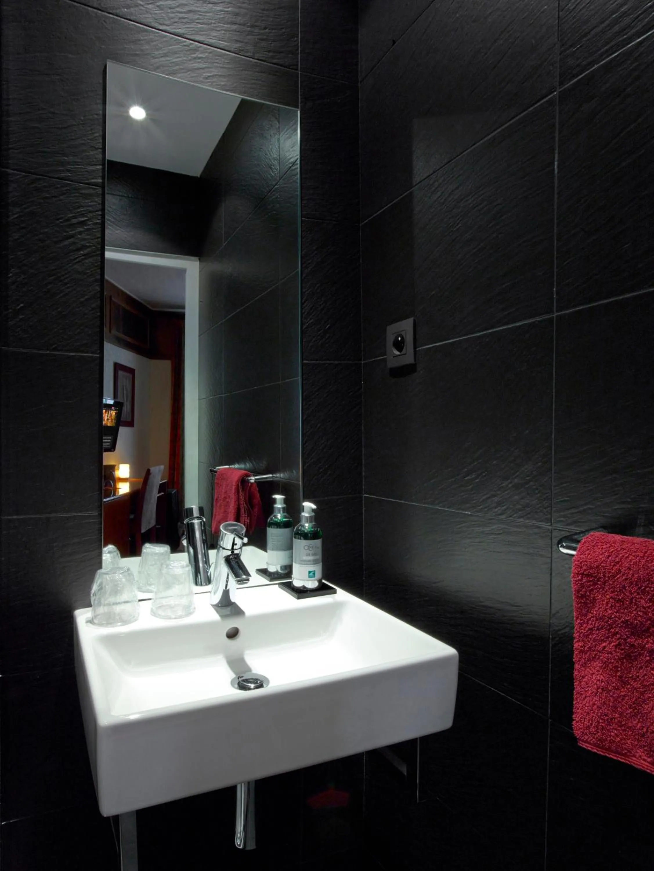 Bathroom in Hotel Dauphin