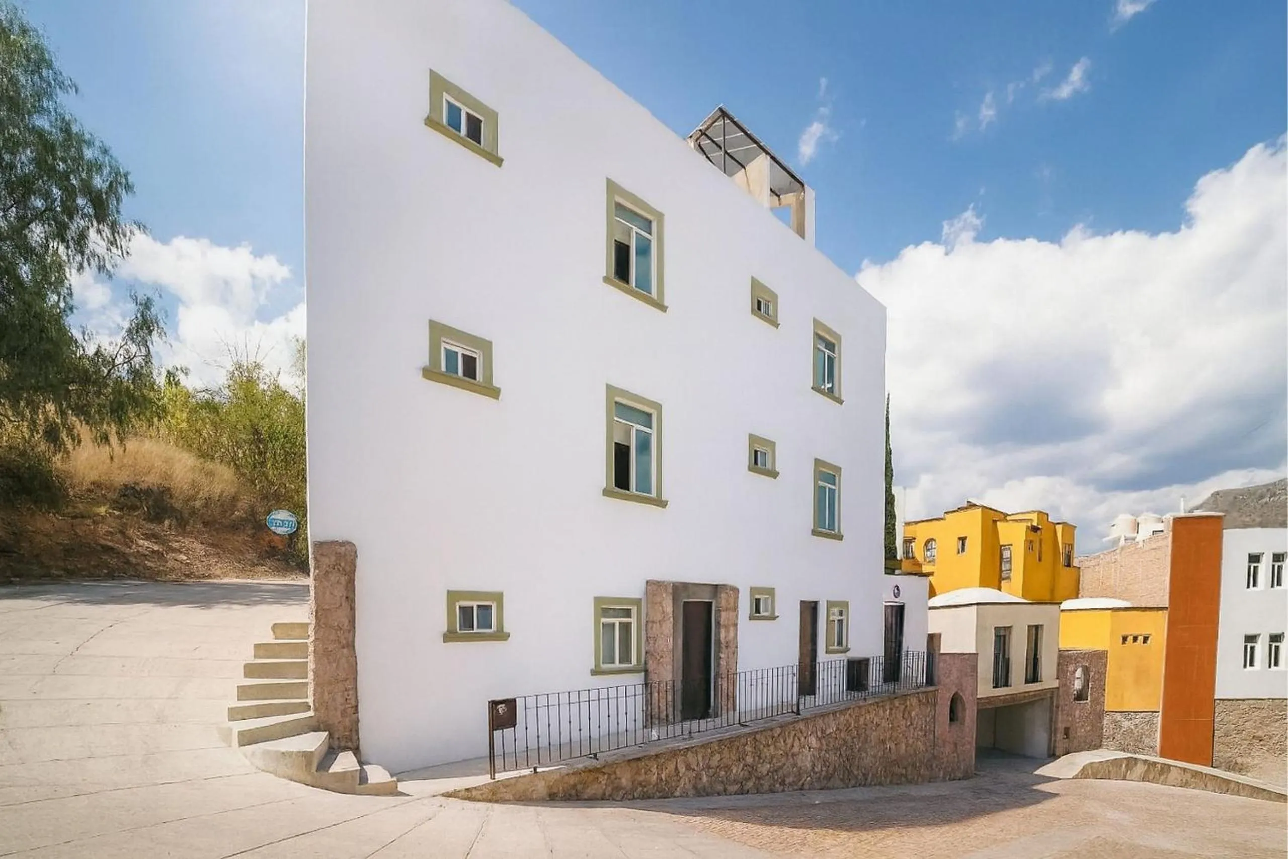 Facade/entrance in Casa Santa Fe