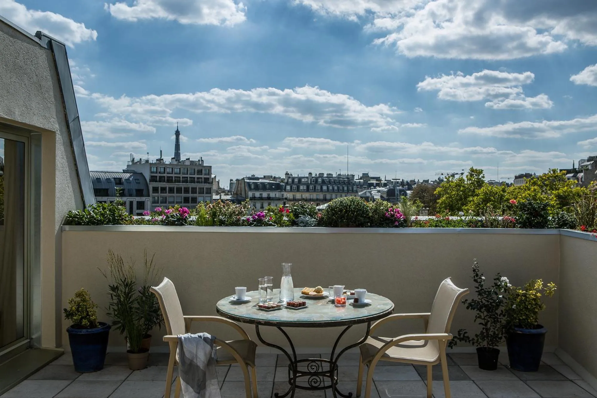 View (from property/room) in Royal Garden Champs-Élysées