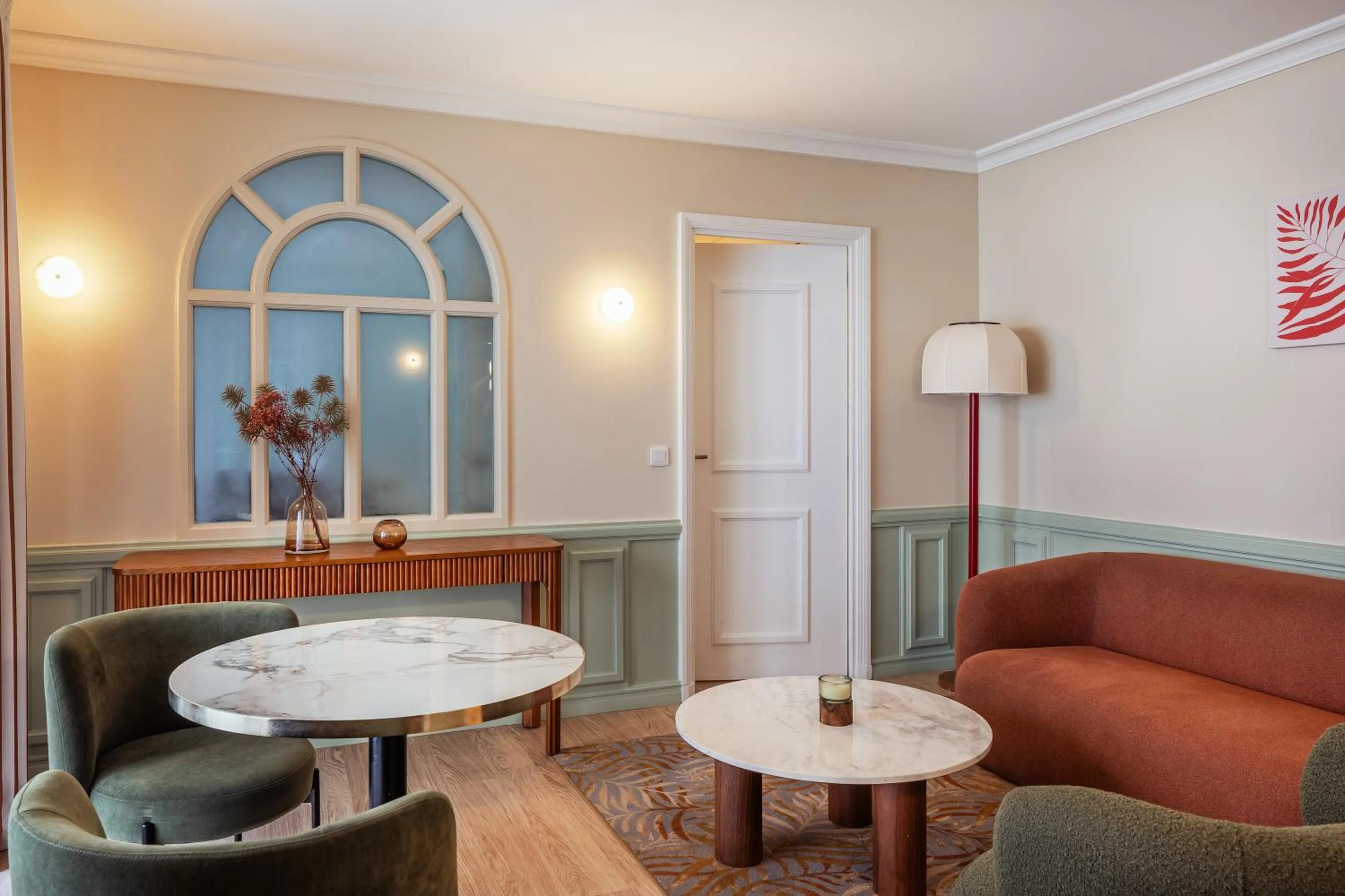 Seating area in Royal Garden Champs-Élysées