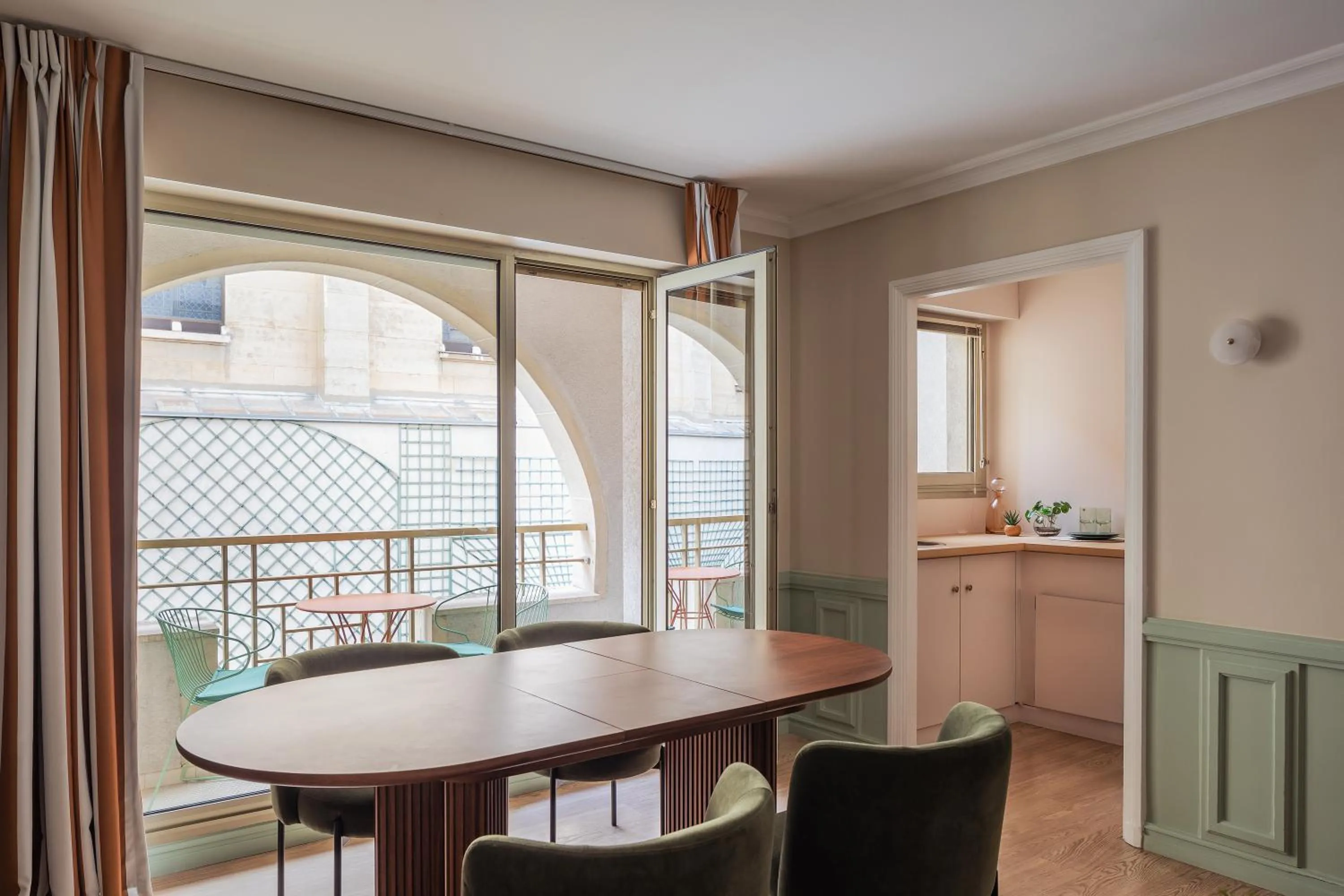 Balcony/Terrace in Royal Garden Champs-Élysées