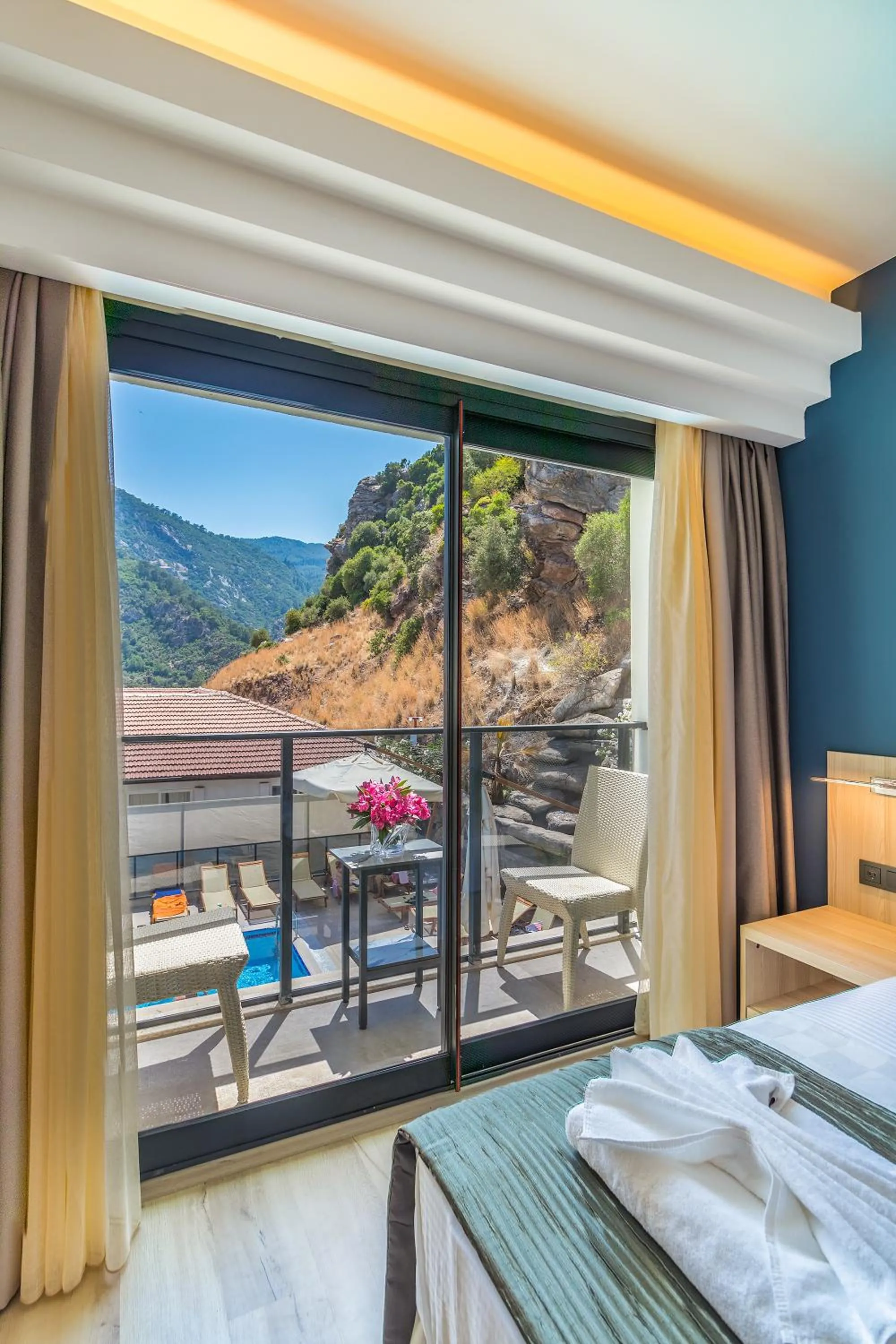 Balcony/Terrace, Bed in AMOSSİA Elite Boutique Hotel