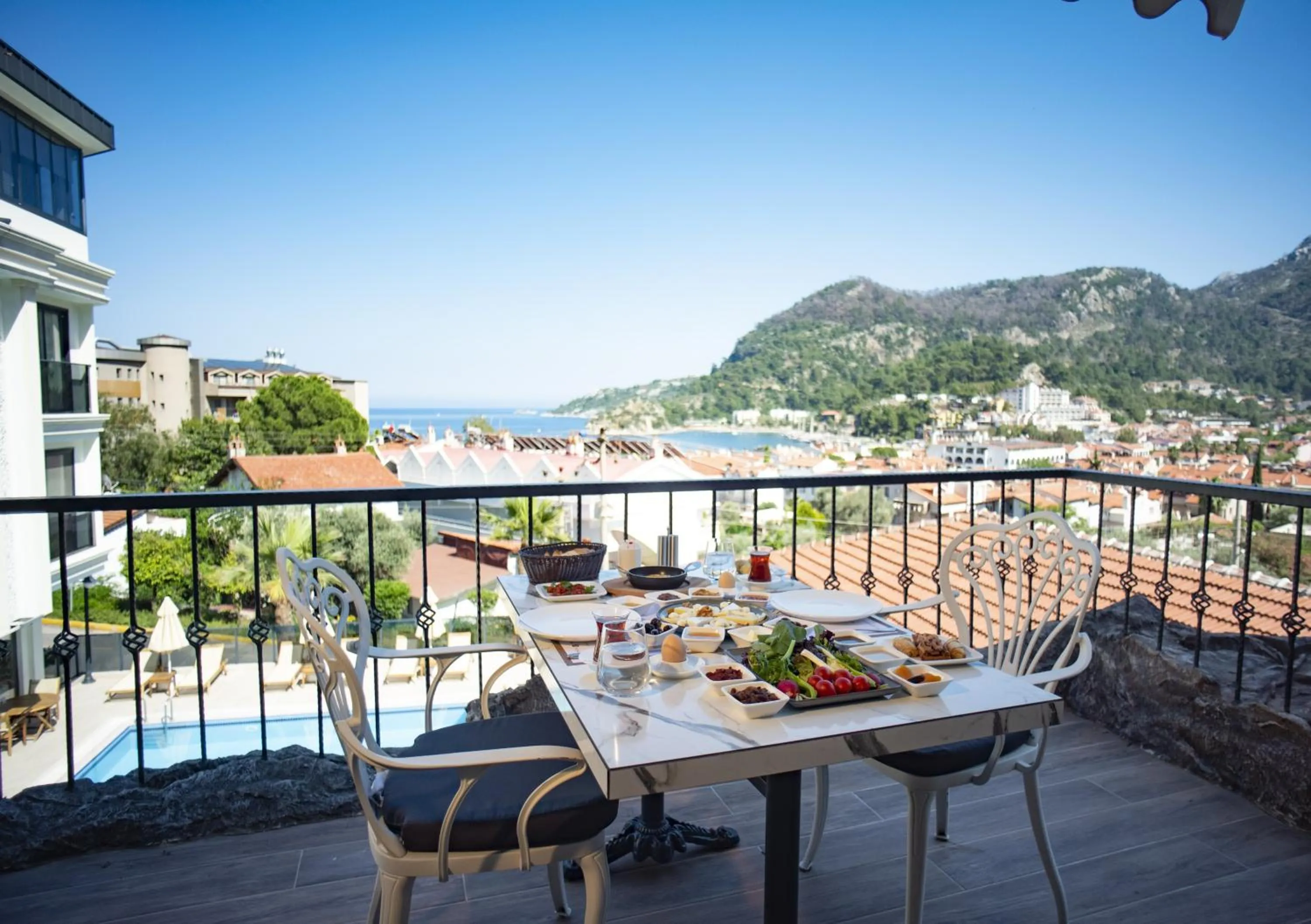 Breakfast in AMOSSİA Elite Boutique Hotel