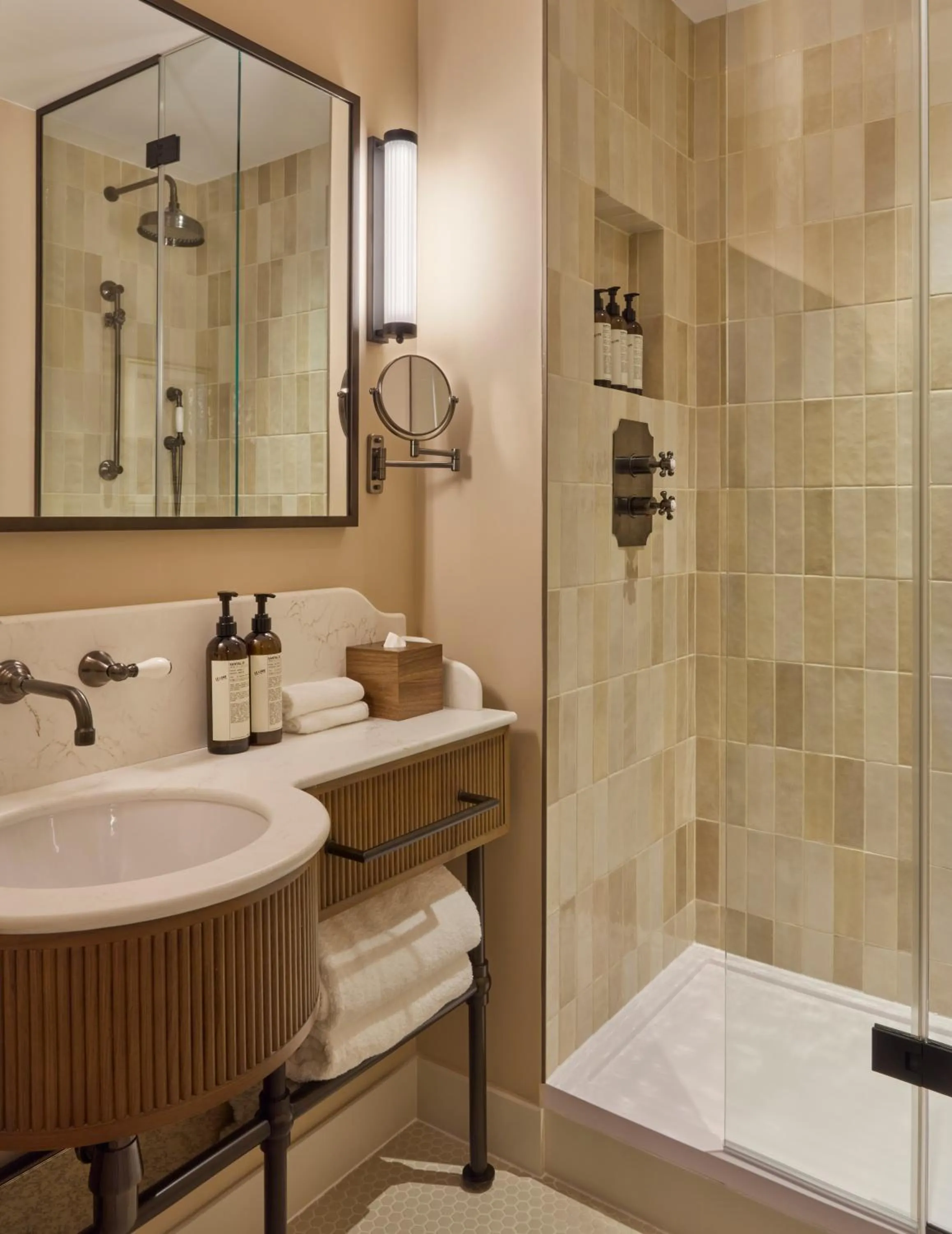 Shower in Miiro Le Grand Hôtel Cayré